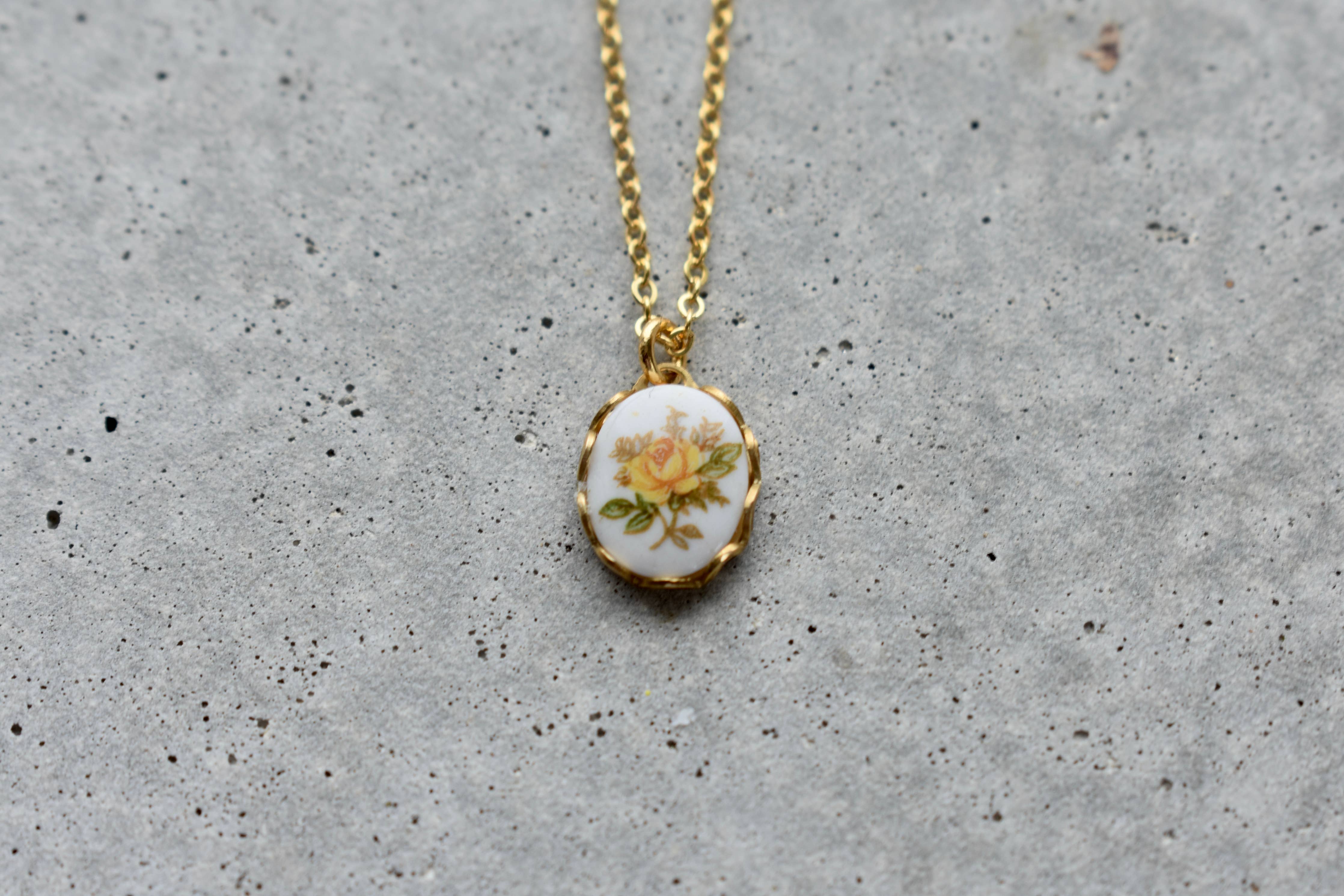 60's Vintage Floral Necklace