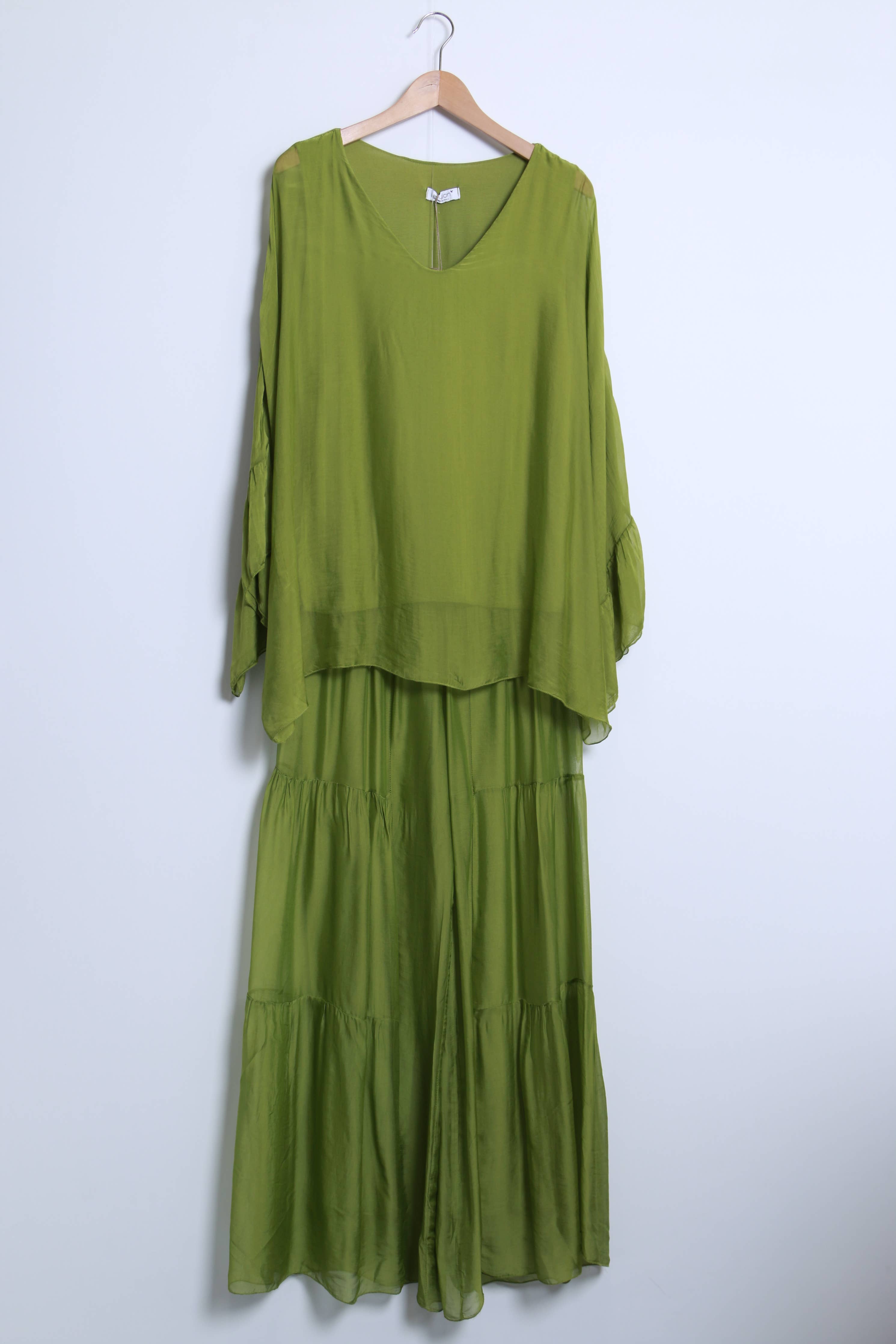 Loose fluid blouse with long sleeves and V-neck 15806 - Out of the Blue