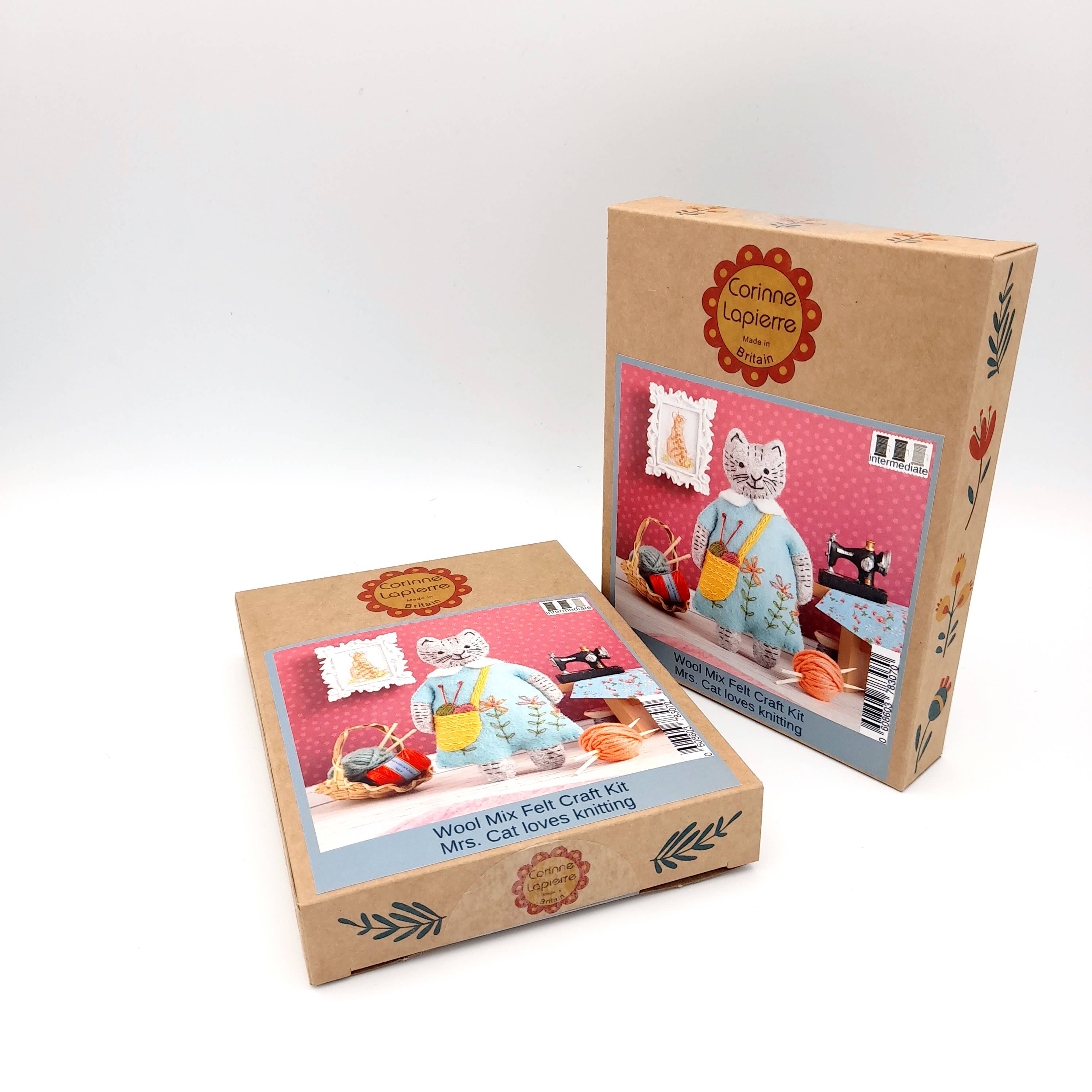 Mrs. Cat Loves Knitting Felt Craft Mini Kit: English - Out of the Blue