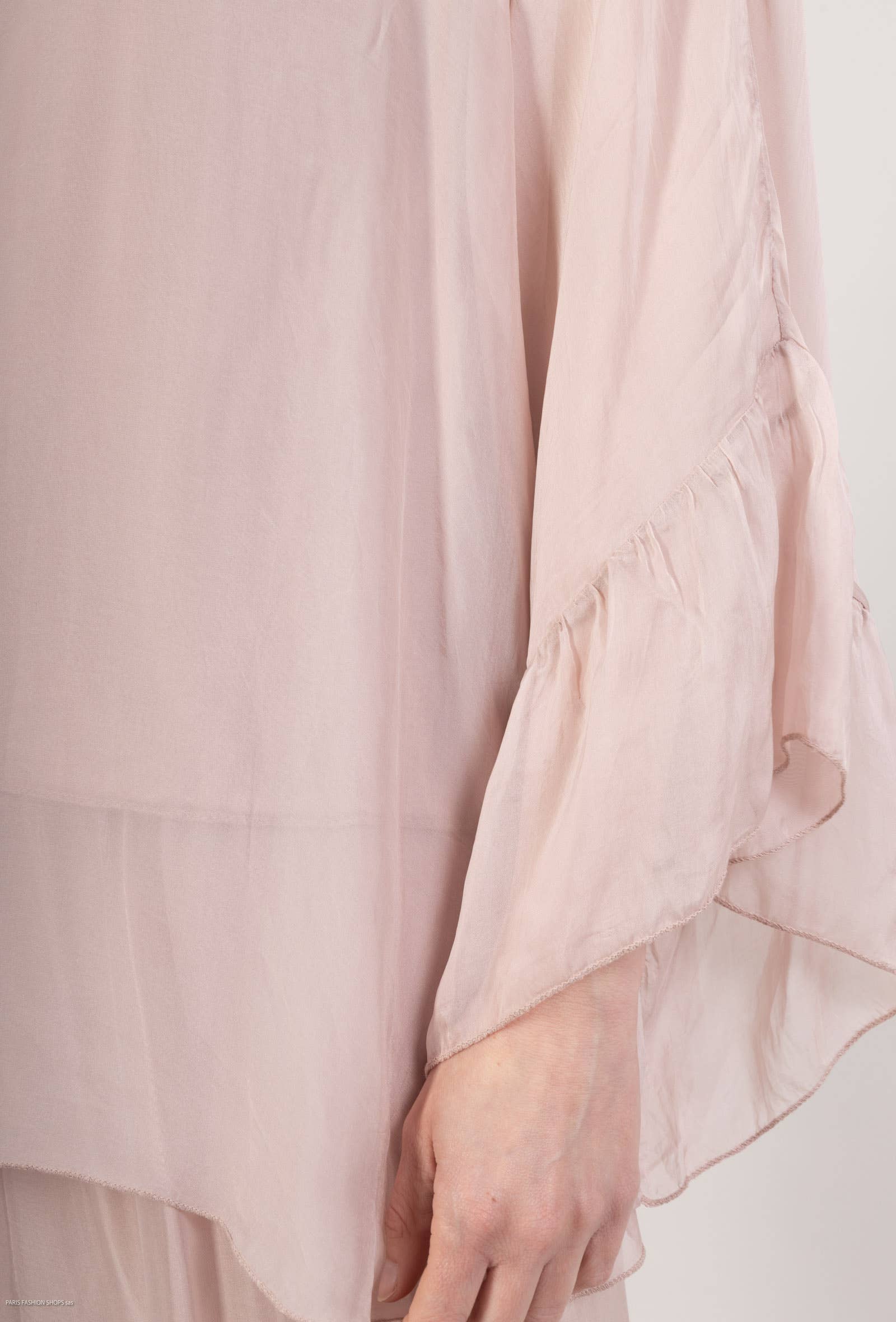 Loose fluid blouse with long sleeves and V-neck 15806 - Out of the Blue
