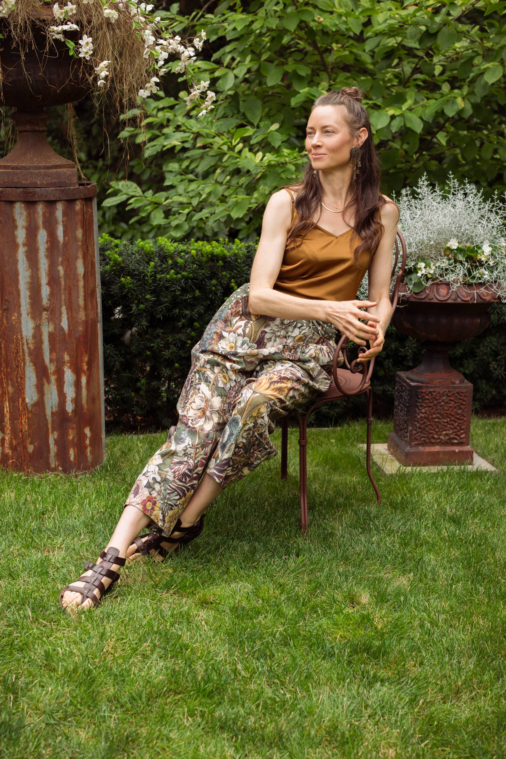 Love Grows Wild Boho Linen Bee Print Cropped Artist Pants - Out of the Blue