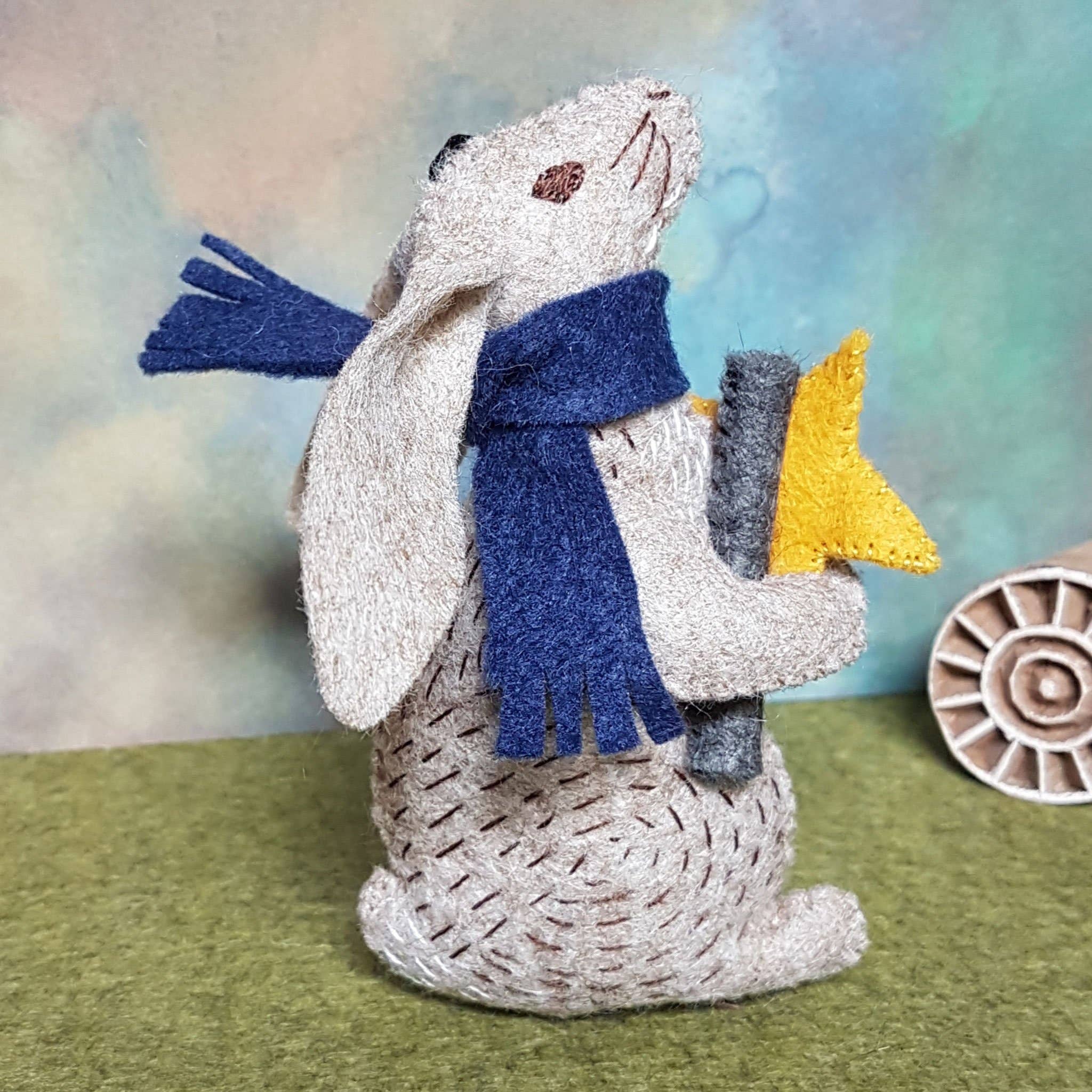 Prof Hare Stargazer Felt Craft Mini Kit: English - Out of the Blue