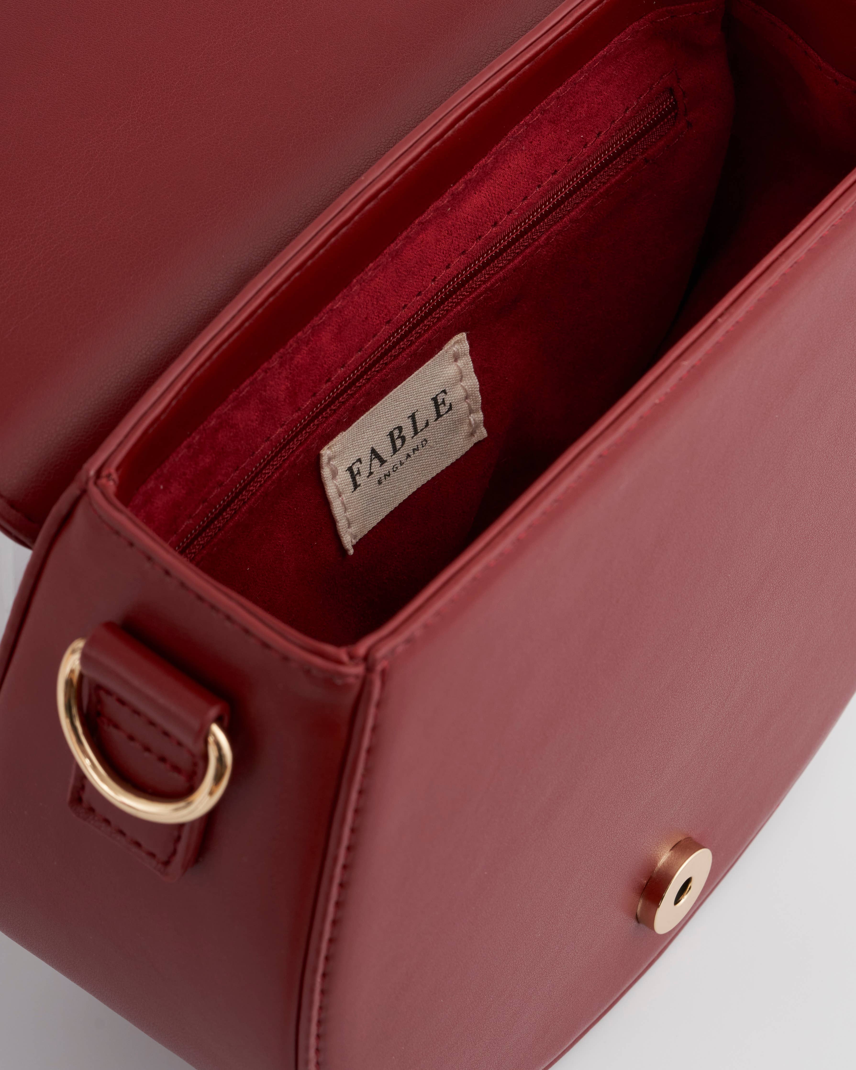 Running Bunny Saddle Purse - Out of the Blue