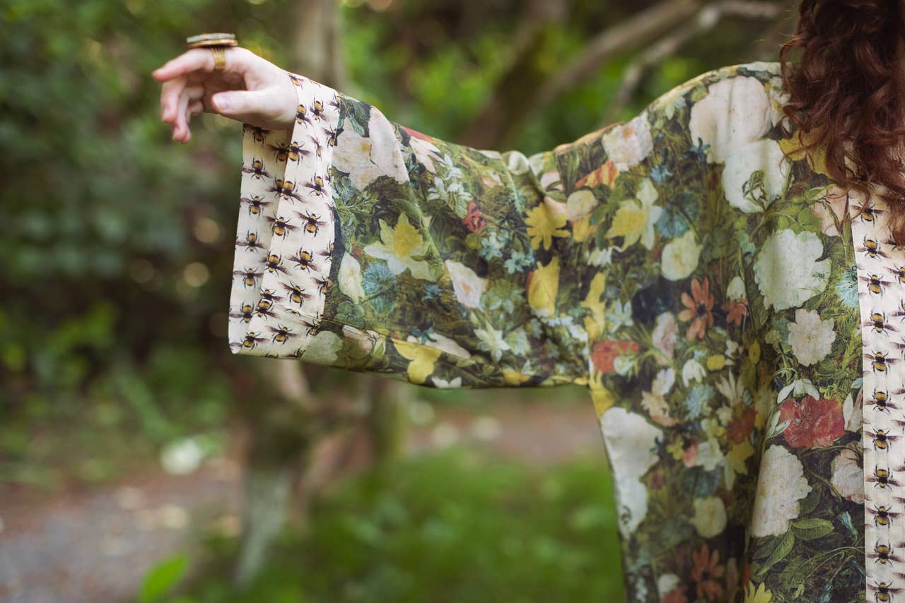 I Dream In Flowers Pixie Duster Cropped Kimono w/ Bees - Out of the Blue