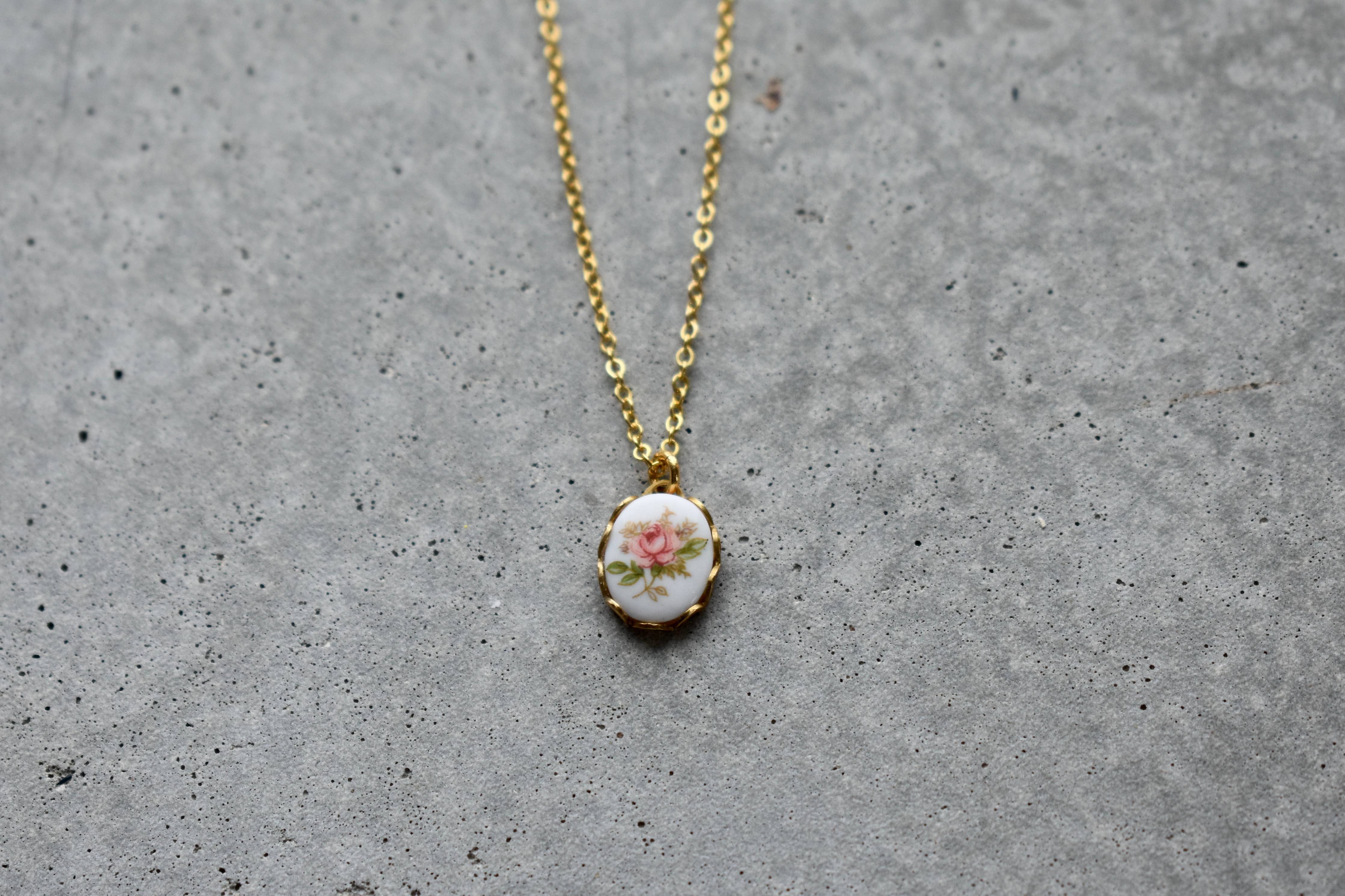 60's Vintage Floral Necklace