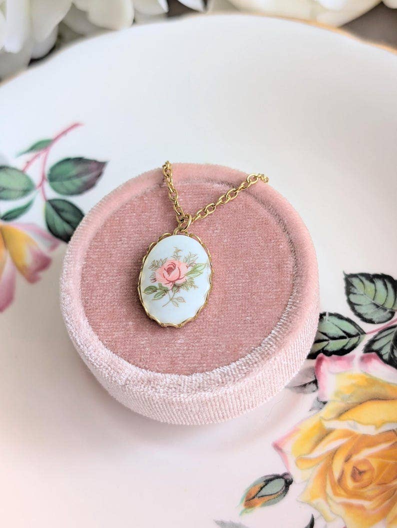 Vintage 1980s Rose Necklace