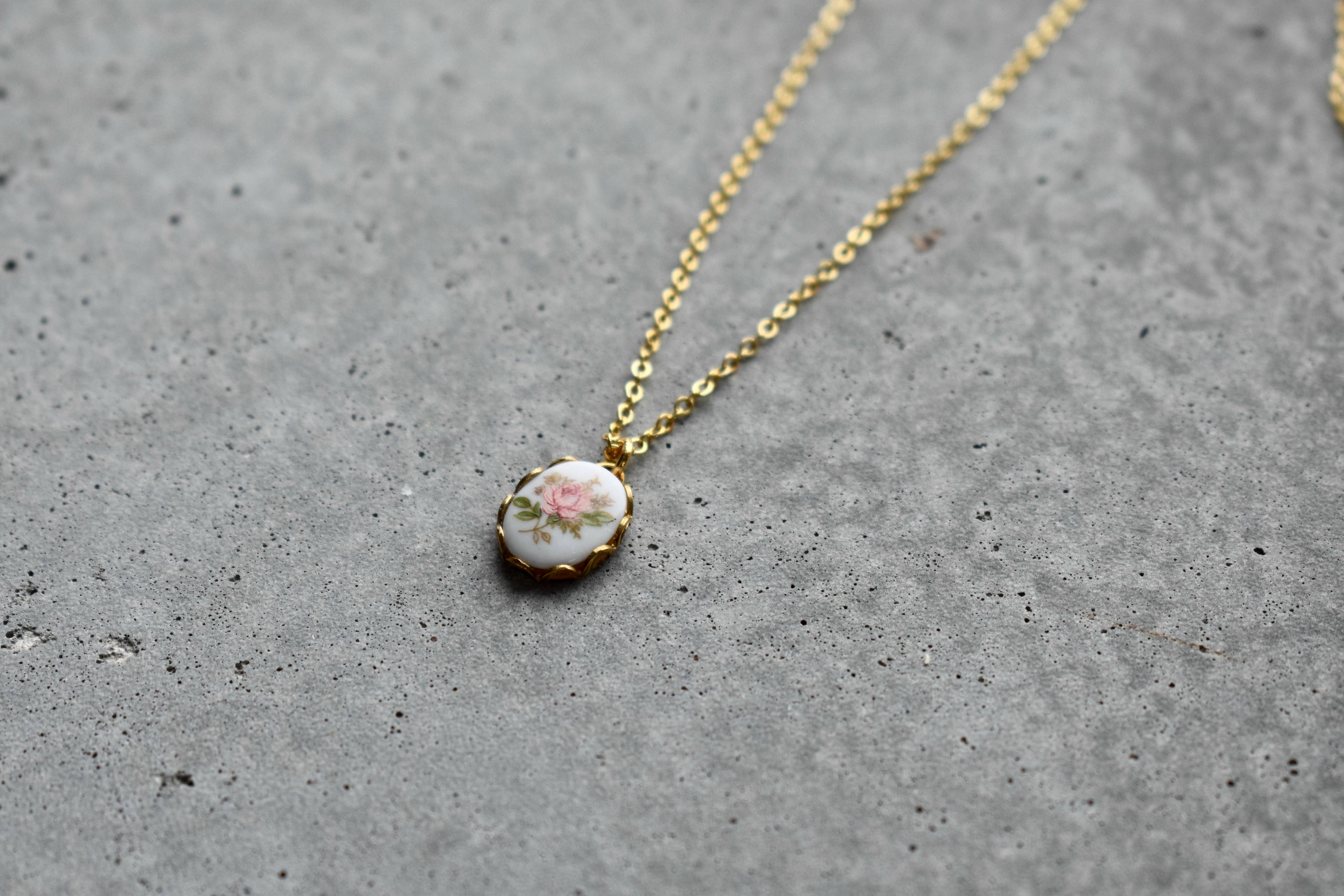 60's Vintage Floral Necklace