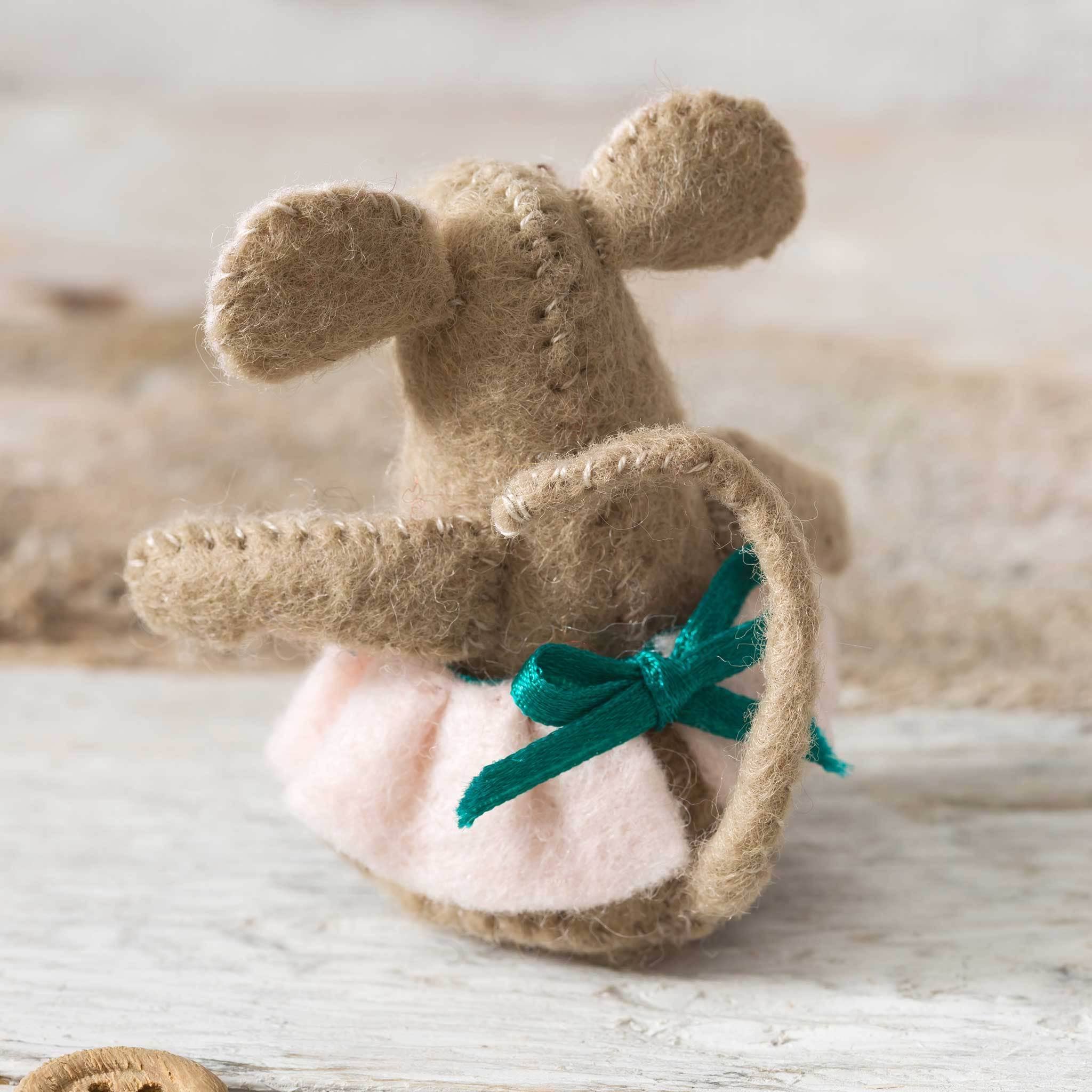 Mouse Family Felt Craft Kit: English - Out of the Blue