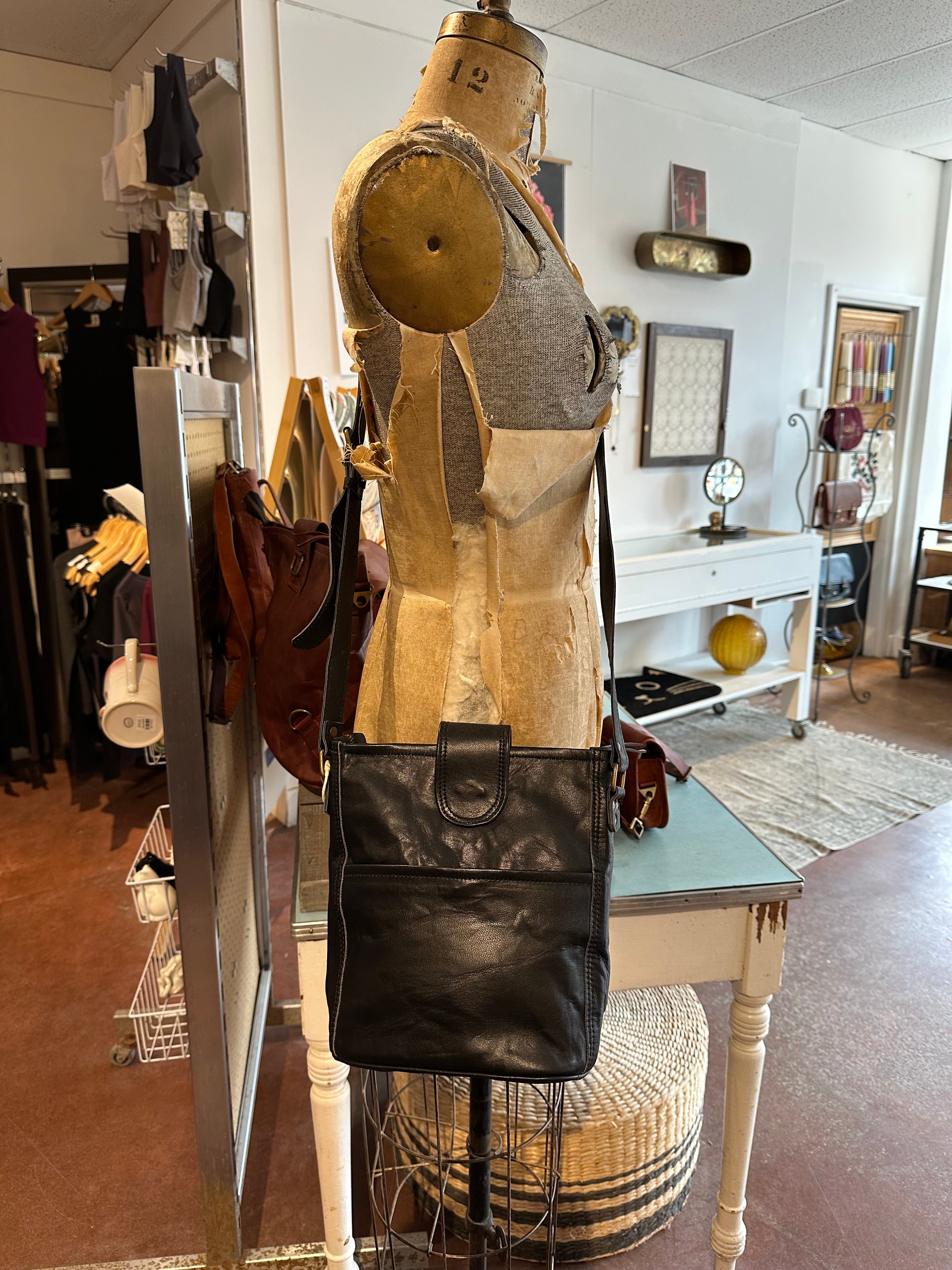 10" LEATHER BUCKET BAG