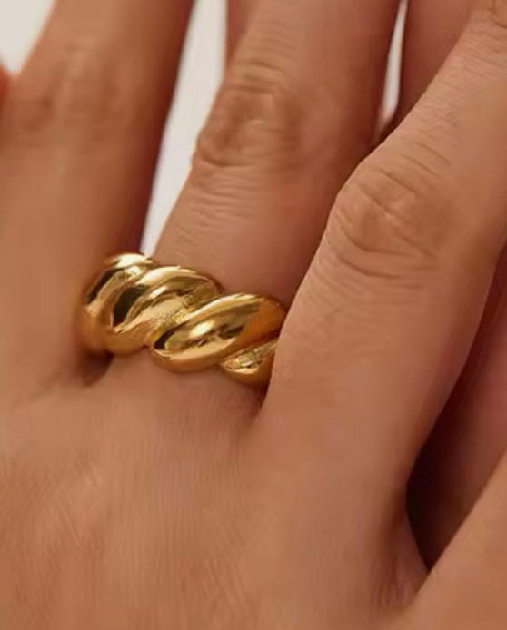 Croissant Rope Chunky Ring - Out of the Blue