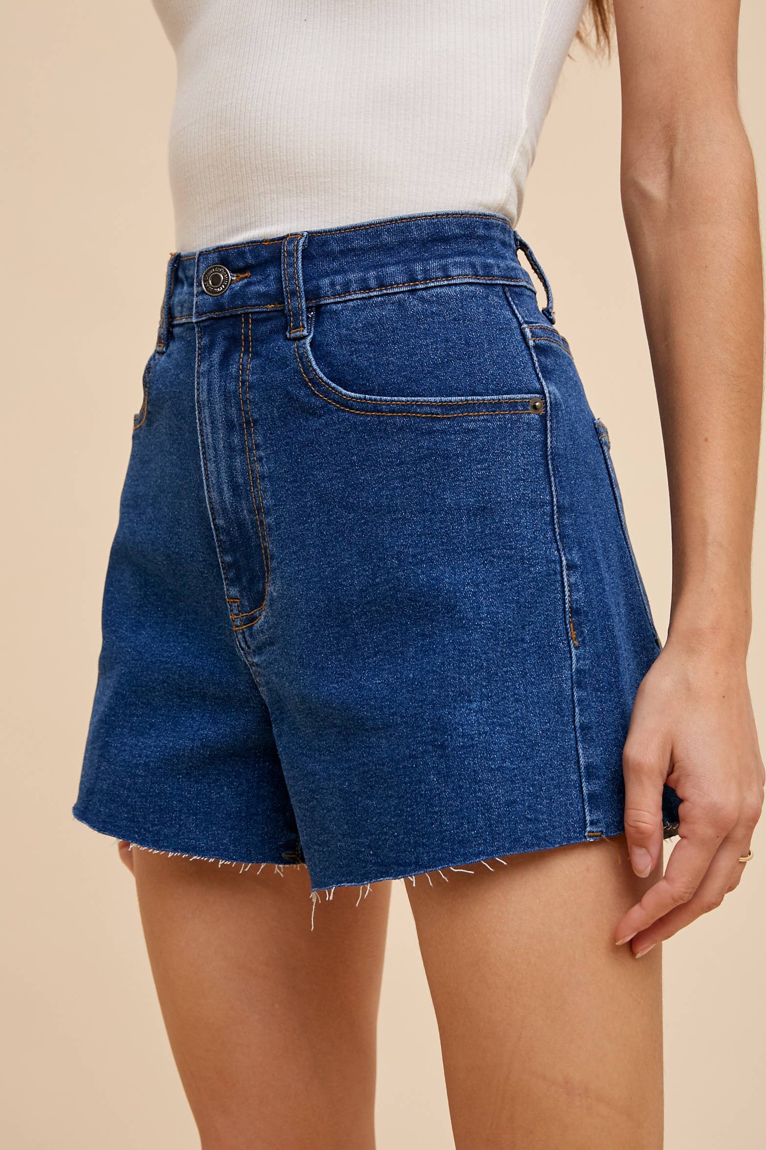 STRETCH HIGH RISE CLEAN CUT HEM DENIM SHORTS_AP6122 - Out of the Blue