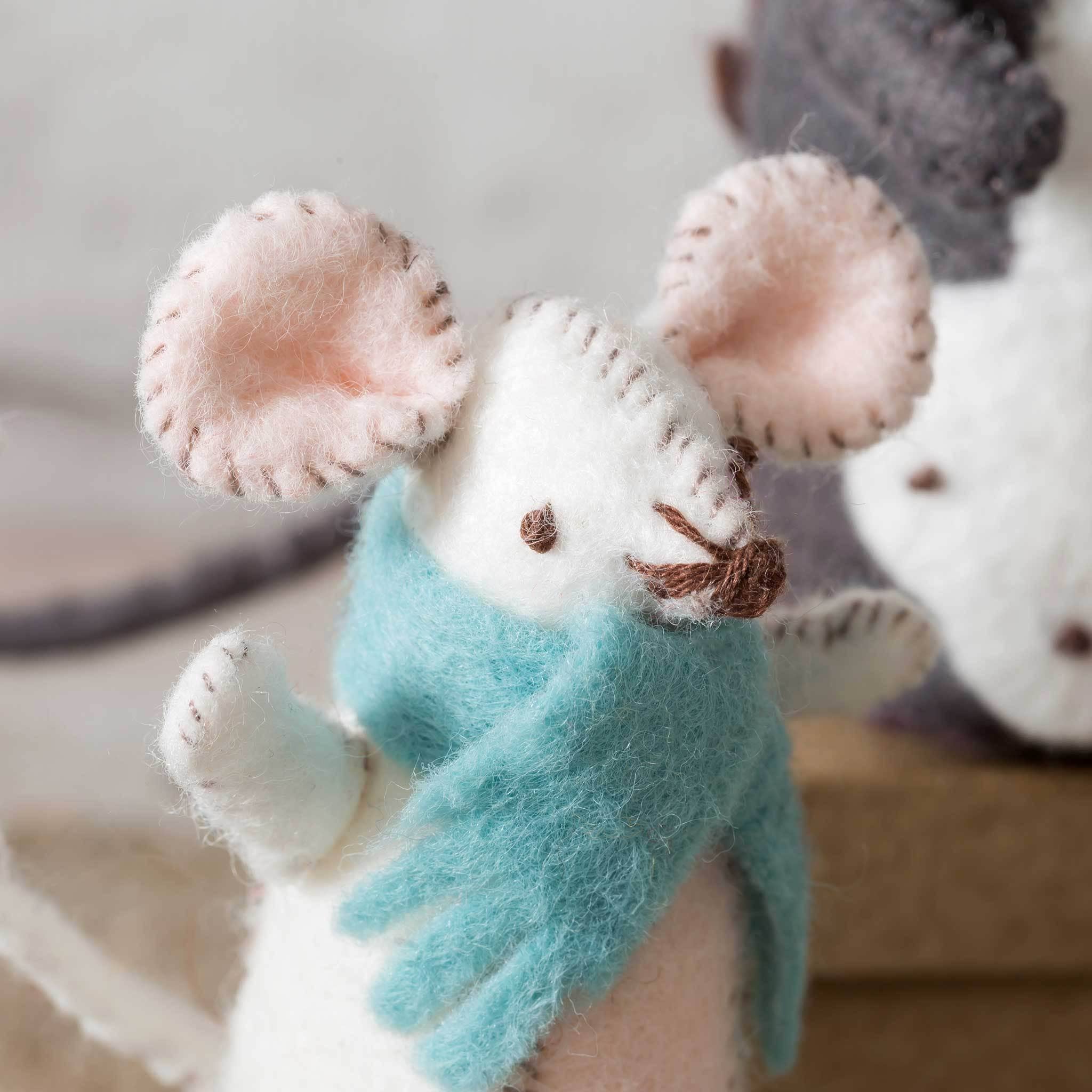 Mouse Family Felt Craft Kit: English - Out of the Blue