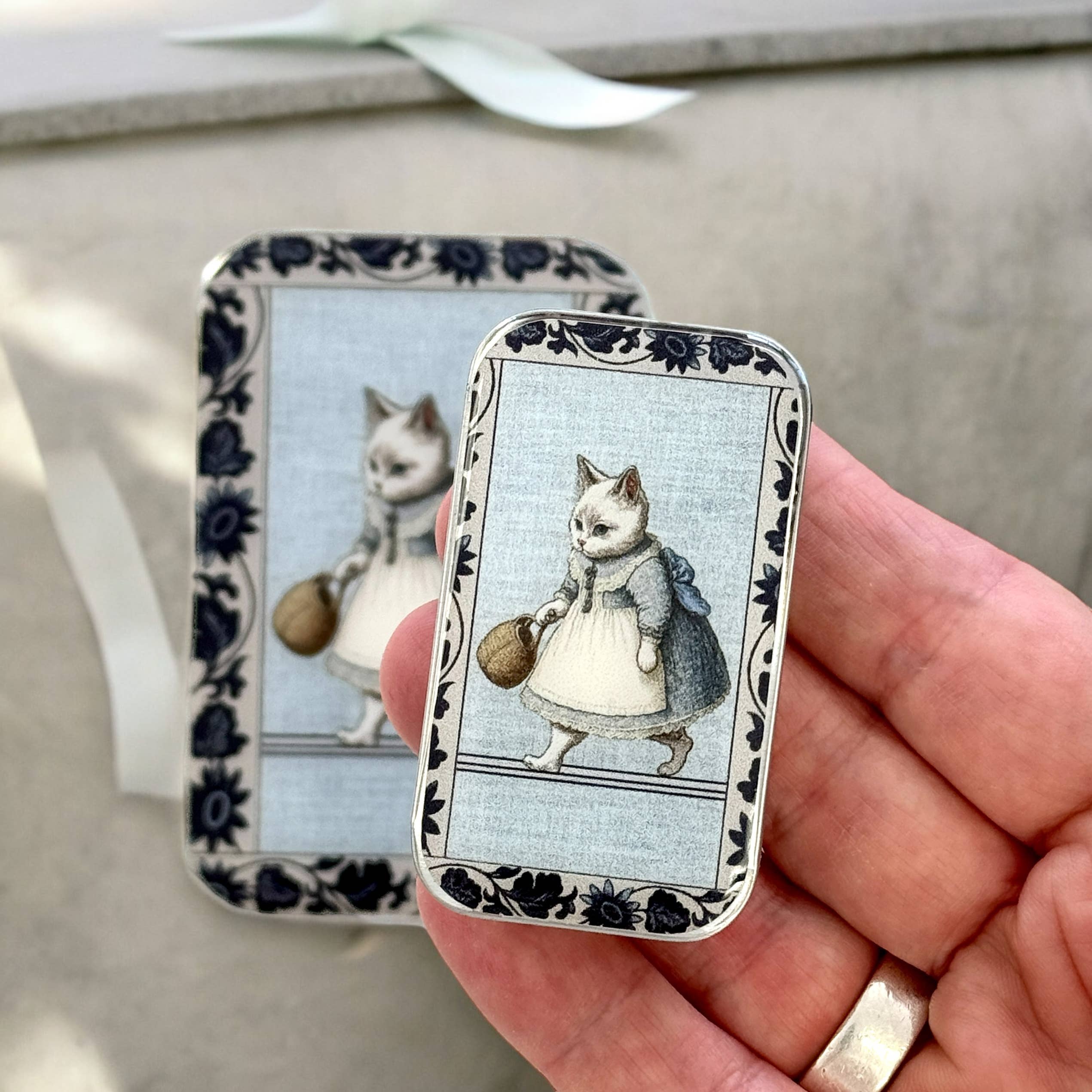Kitty notions tin