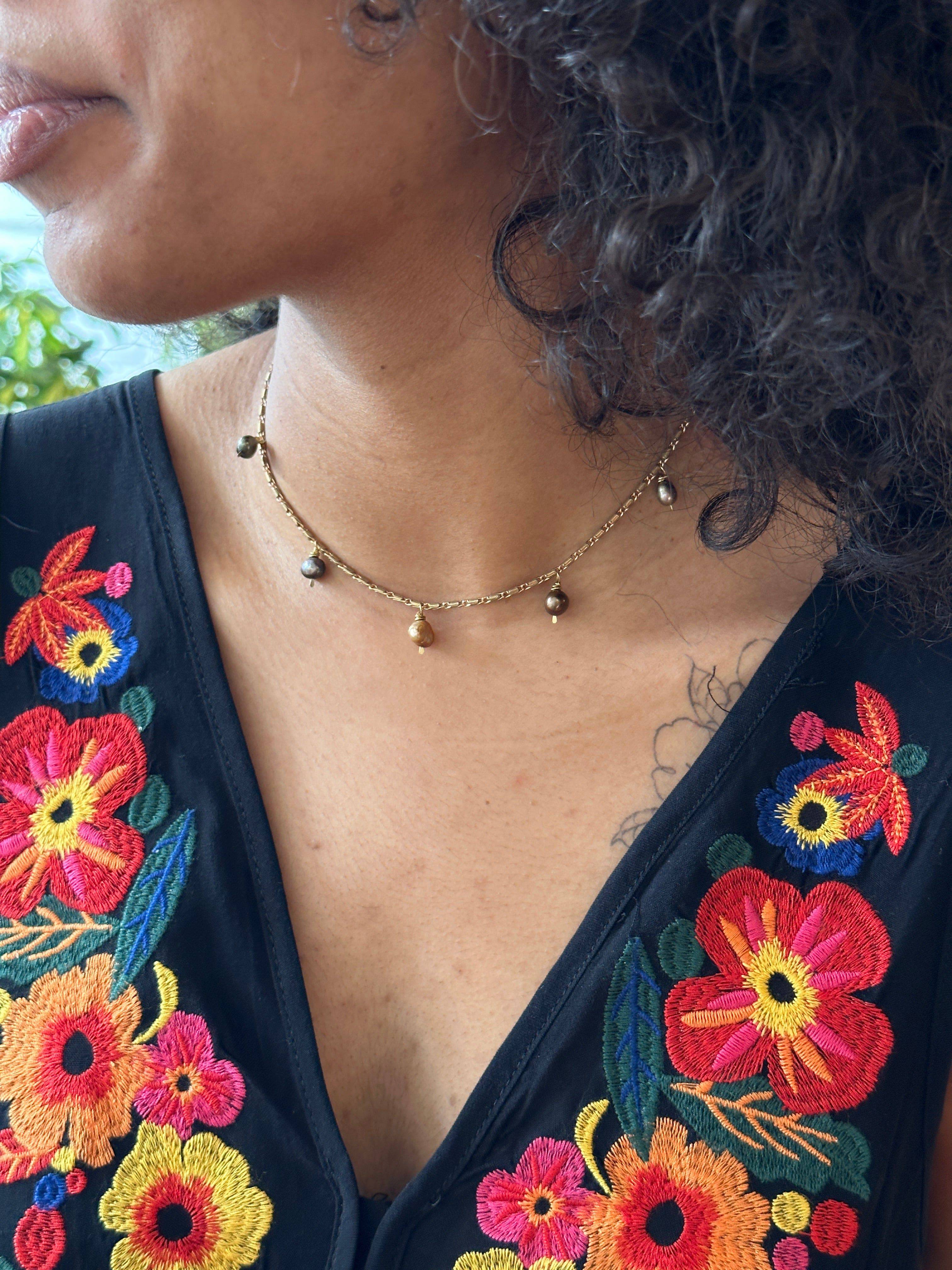 MULTI PEARL NECKLACE - Out of the Blue