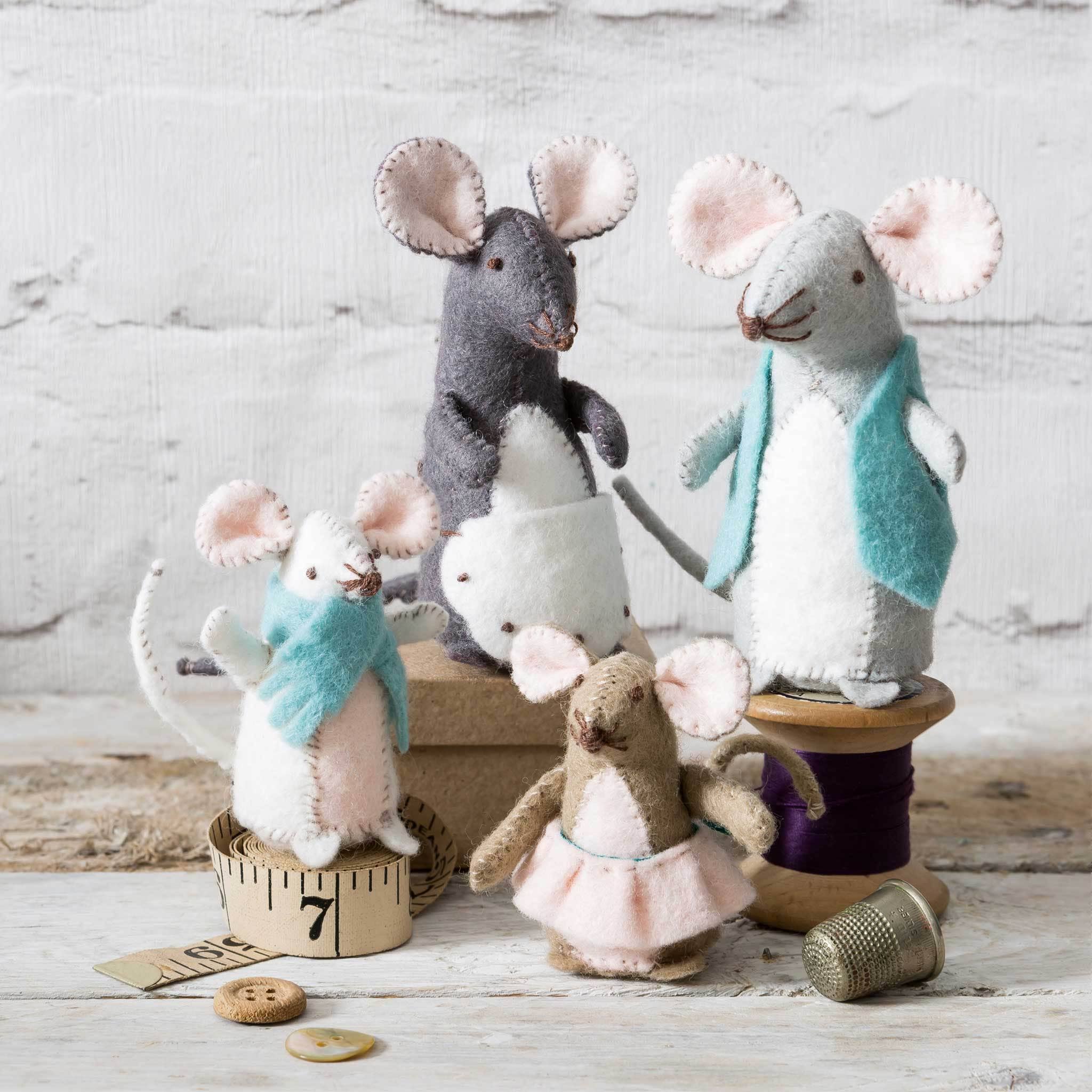 Mouse Family Felt Craft Kit: English - Out of the Blue