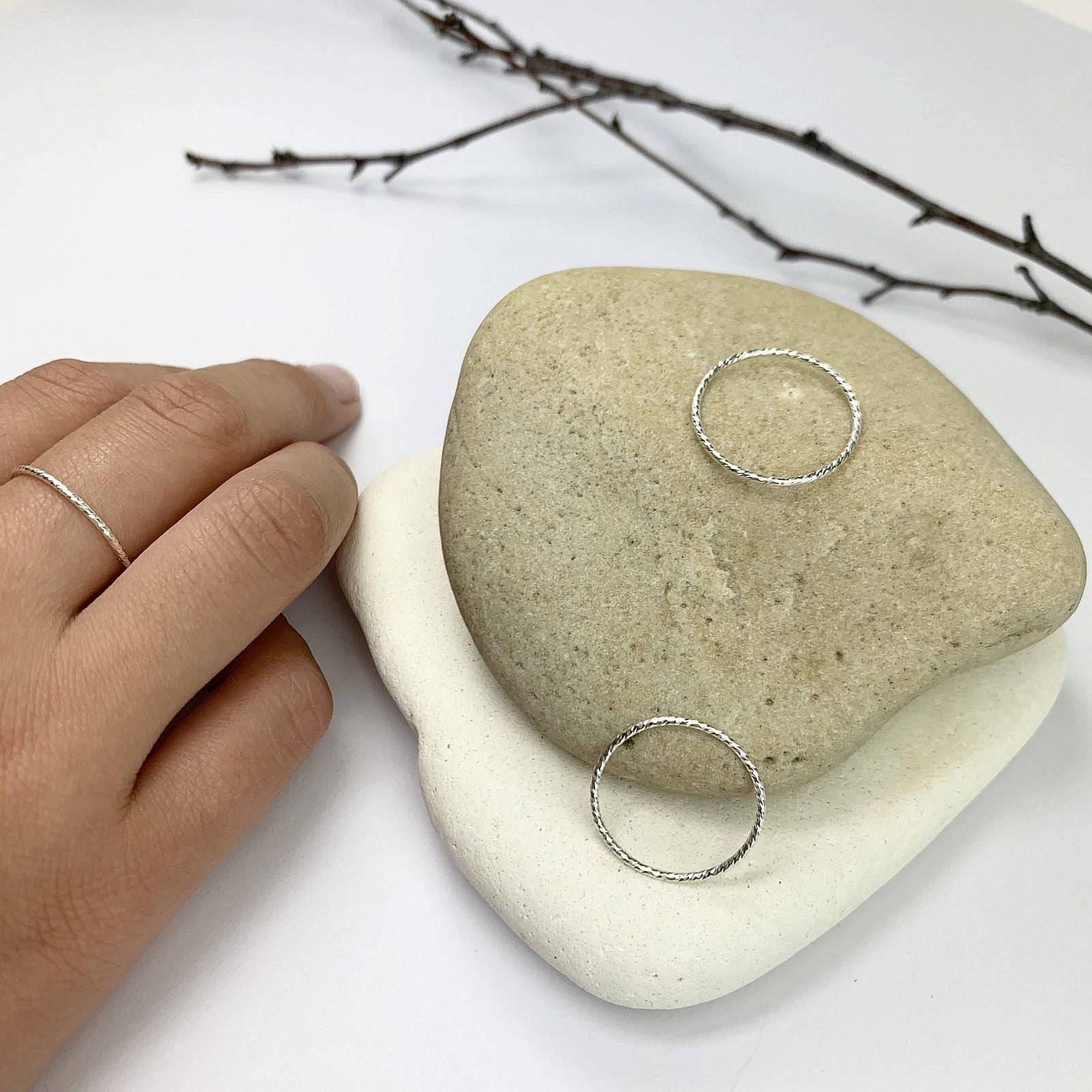 SPARKLE TWIST RING - Out of the Blue
