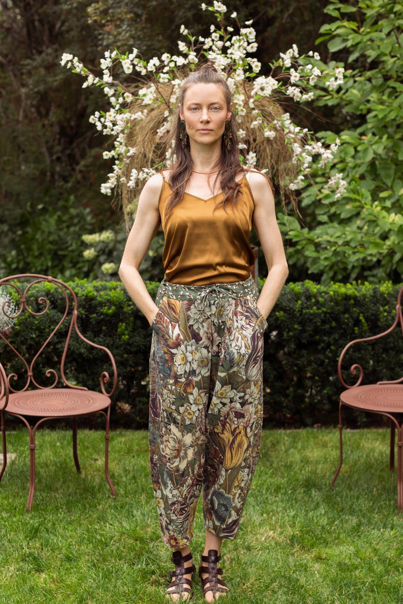 Love Grows Wild Boho Linen Bee Print Cropped Artist Pants - Out of the Blue