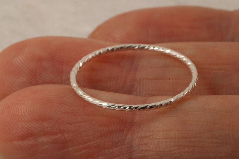 SPARKLE TWIST RING - Out of the Blue