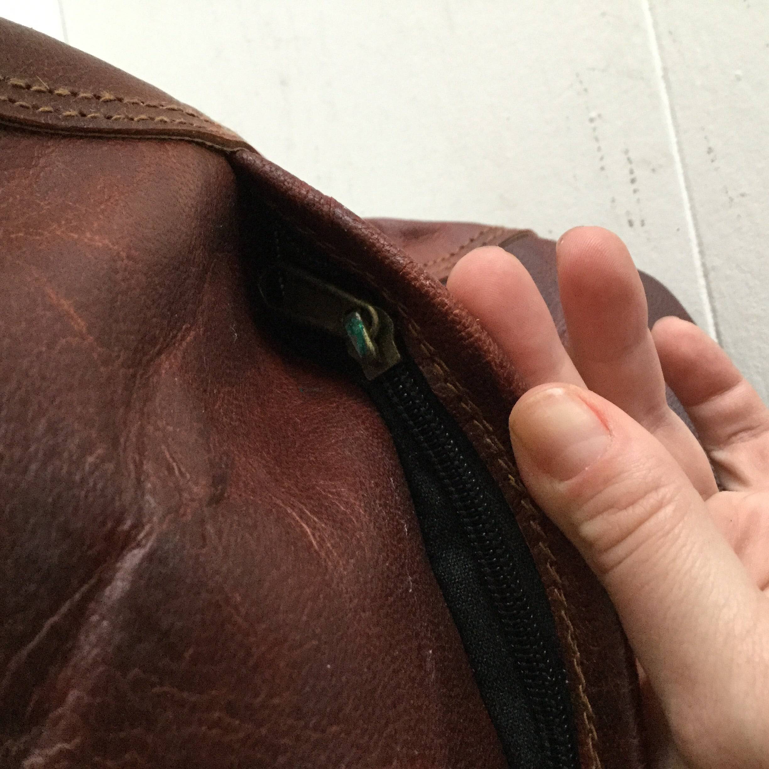 10" LEATHER BUCKET BAG - Out of the Blue