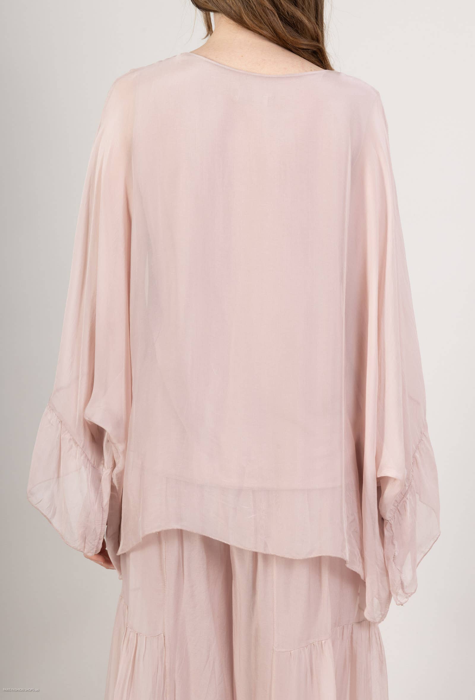 Loose fluid blouse with long sleeves and V-neck 15806 - Out of the Blue