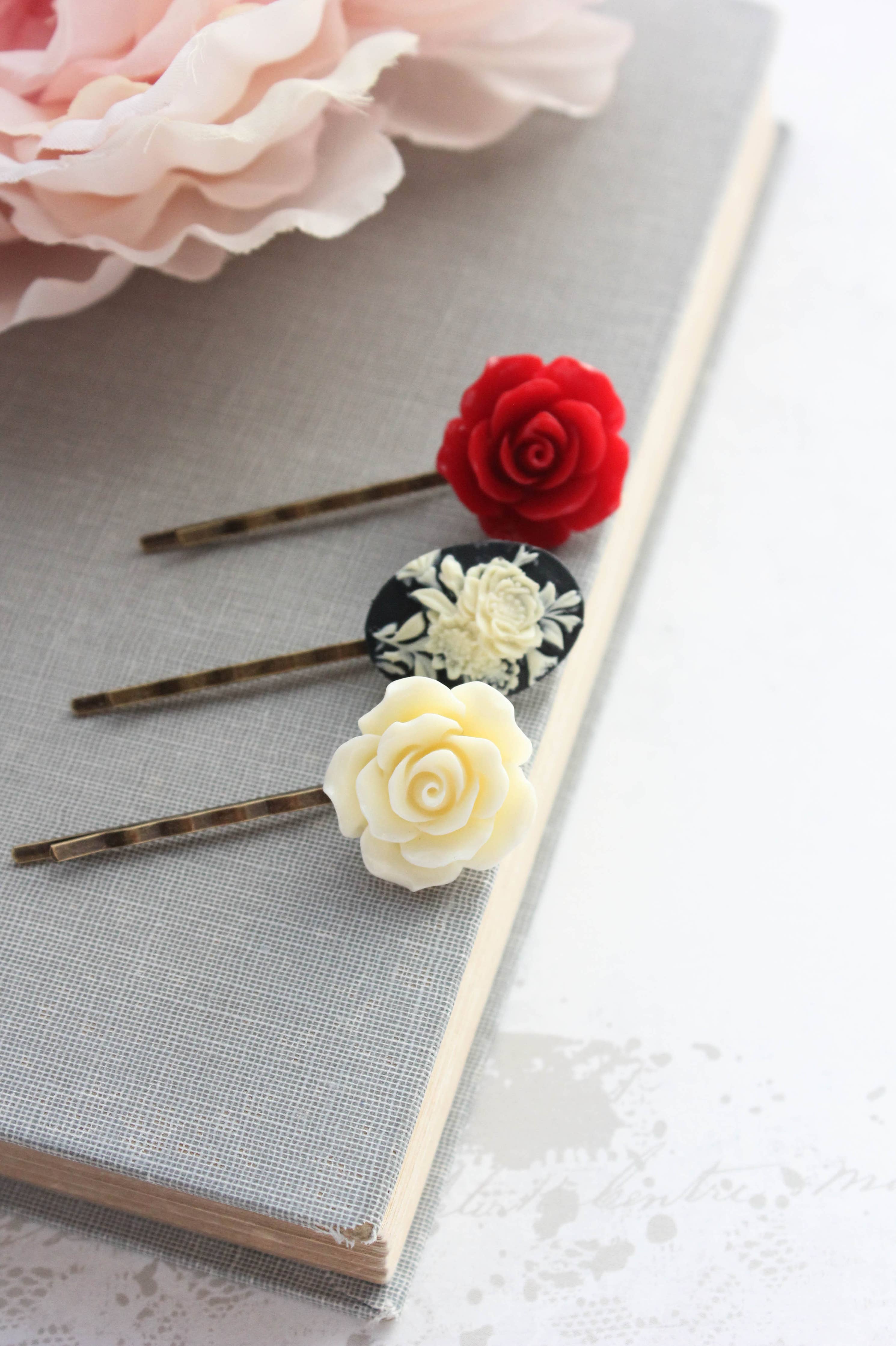 Cameo Floral Bobby Pin Set