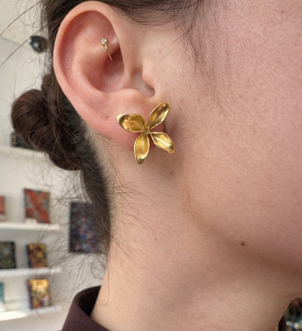 Lis  Floral Earrings - Out of the Blue