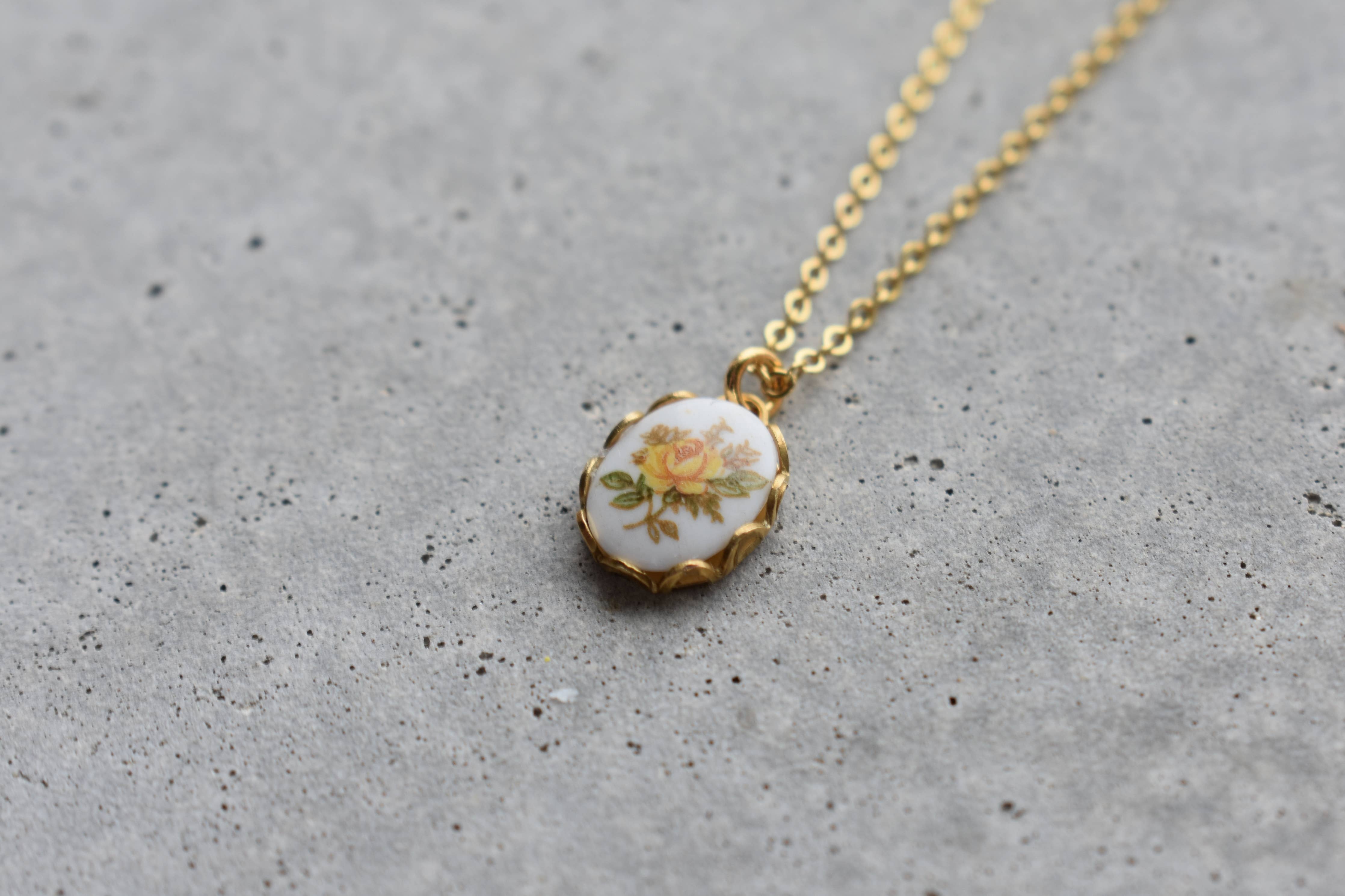60's Vintage Floral Necklace