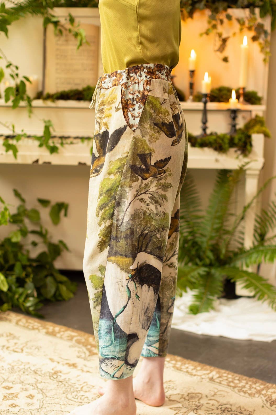 Theatre of Dreams Linen Cropped Artist Pant w/ Swan, Birds - Out of the Blue