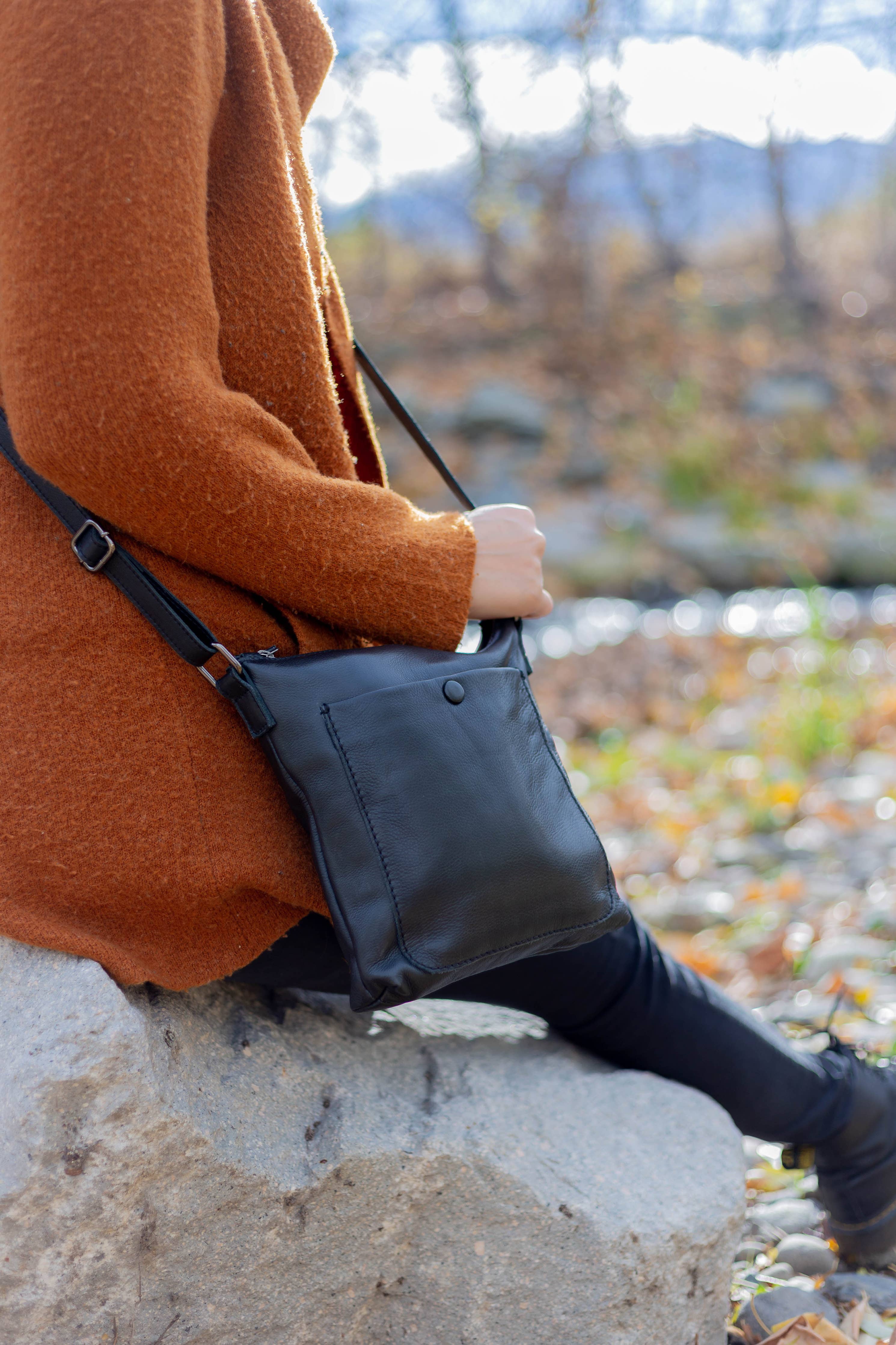 ISABELLA SMALL CROSSBODY BAG - Out of the Blue