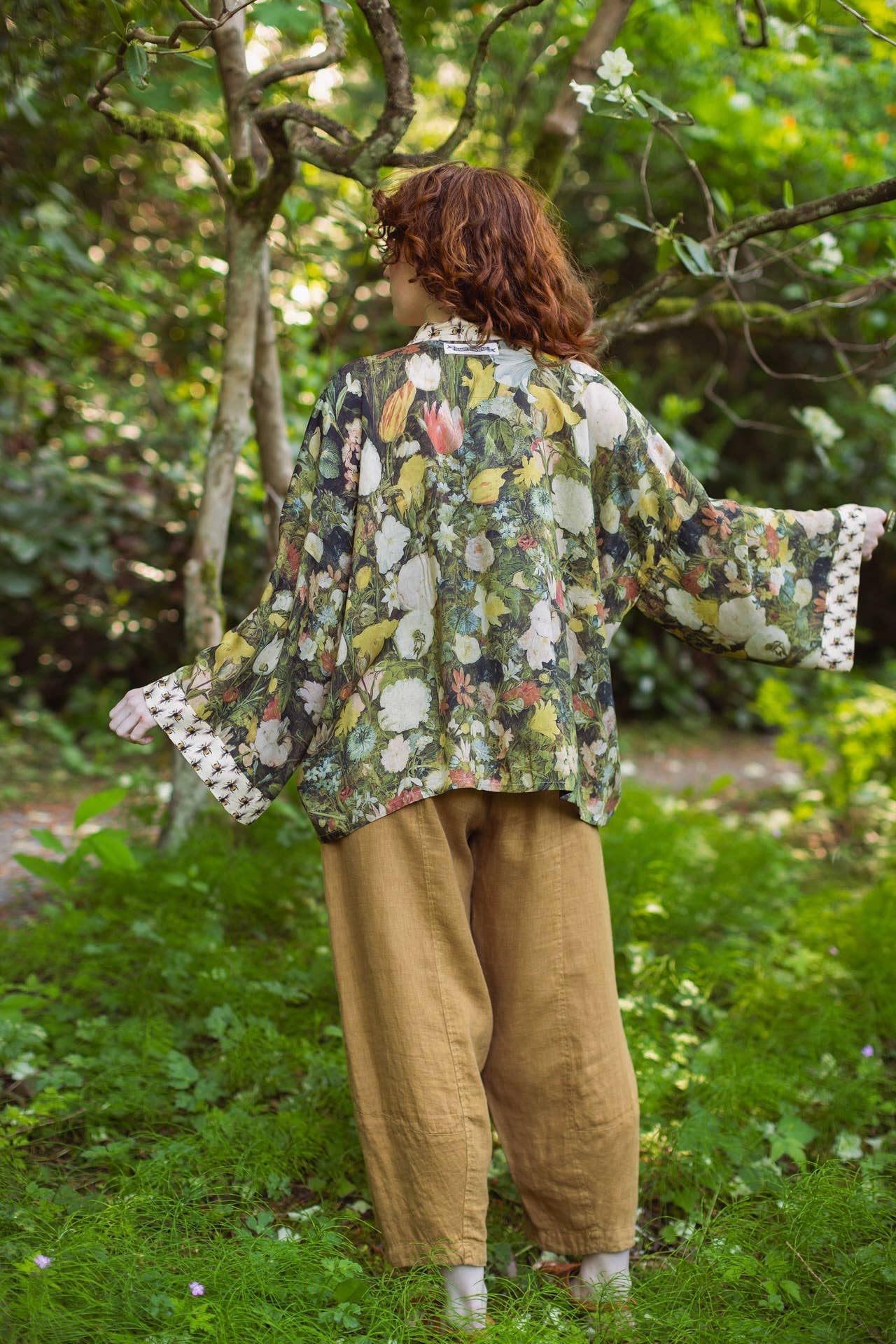 I Dream In Flowers Pixie Duster Cropped Kimono w/ Bees - Out of the Blue