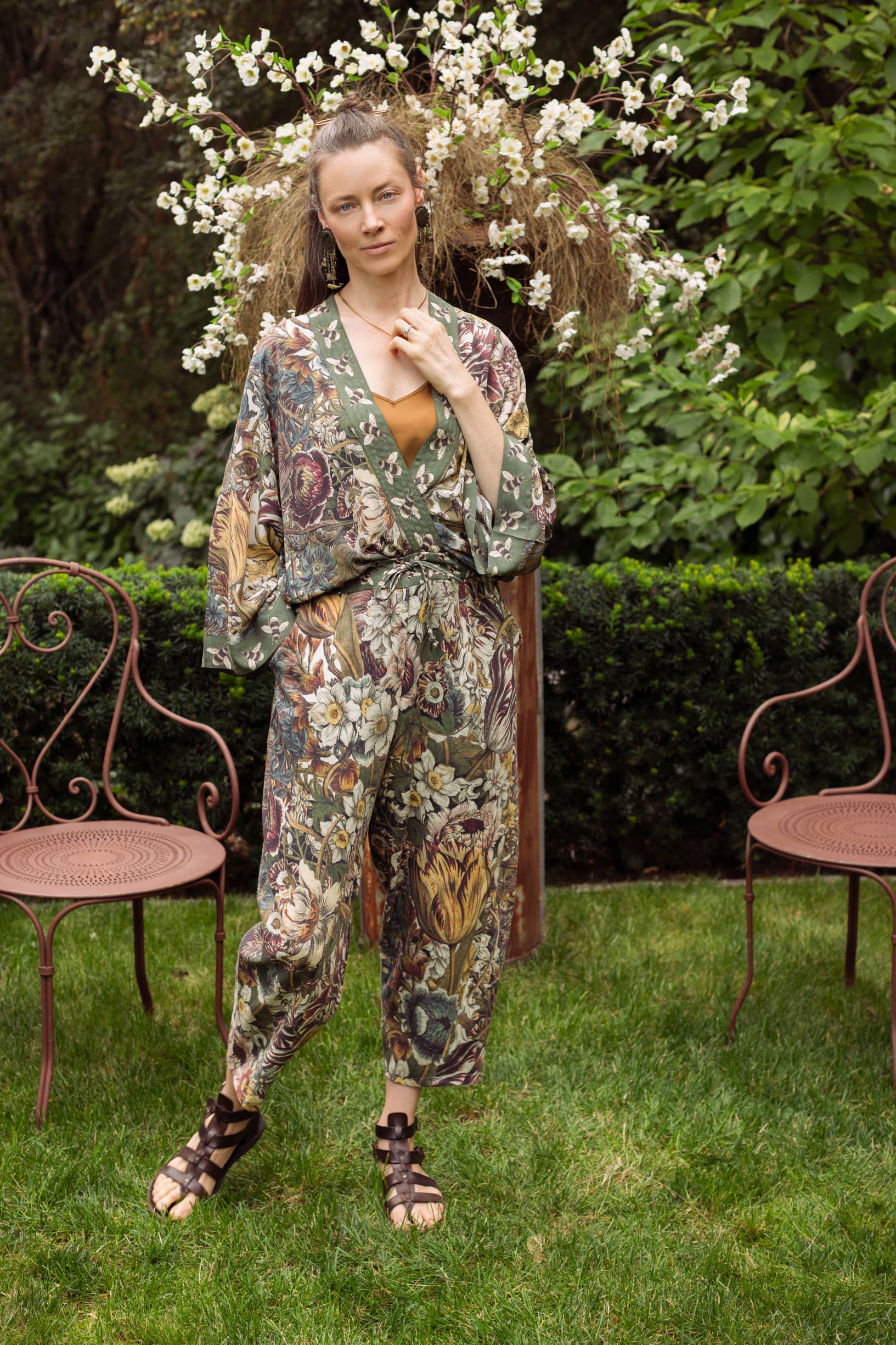 Love Grows Wild Boho Linen Bee Print Cropped Artist Pants - Out of the Blue
