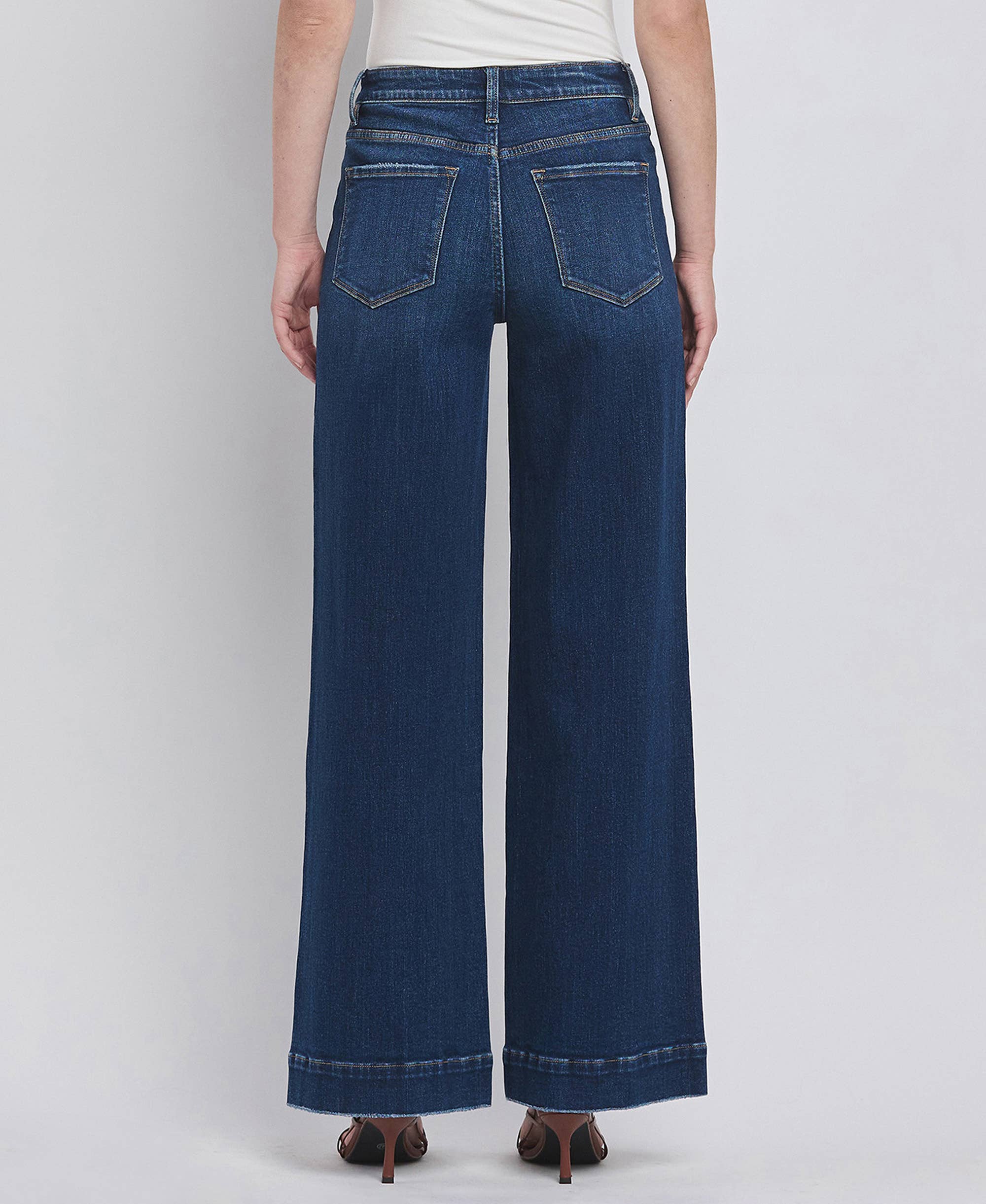 PATCH POCKET  JEANS