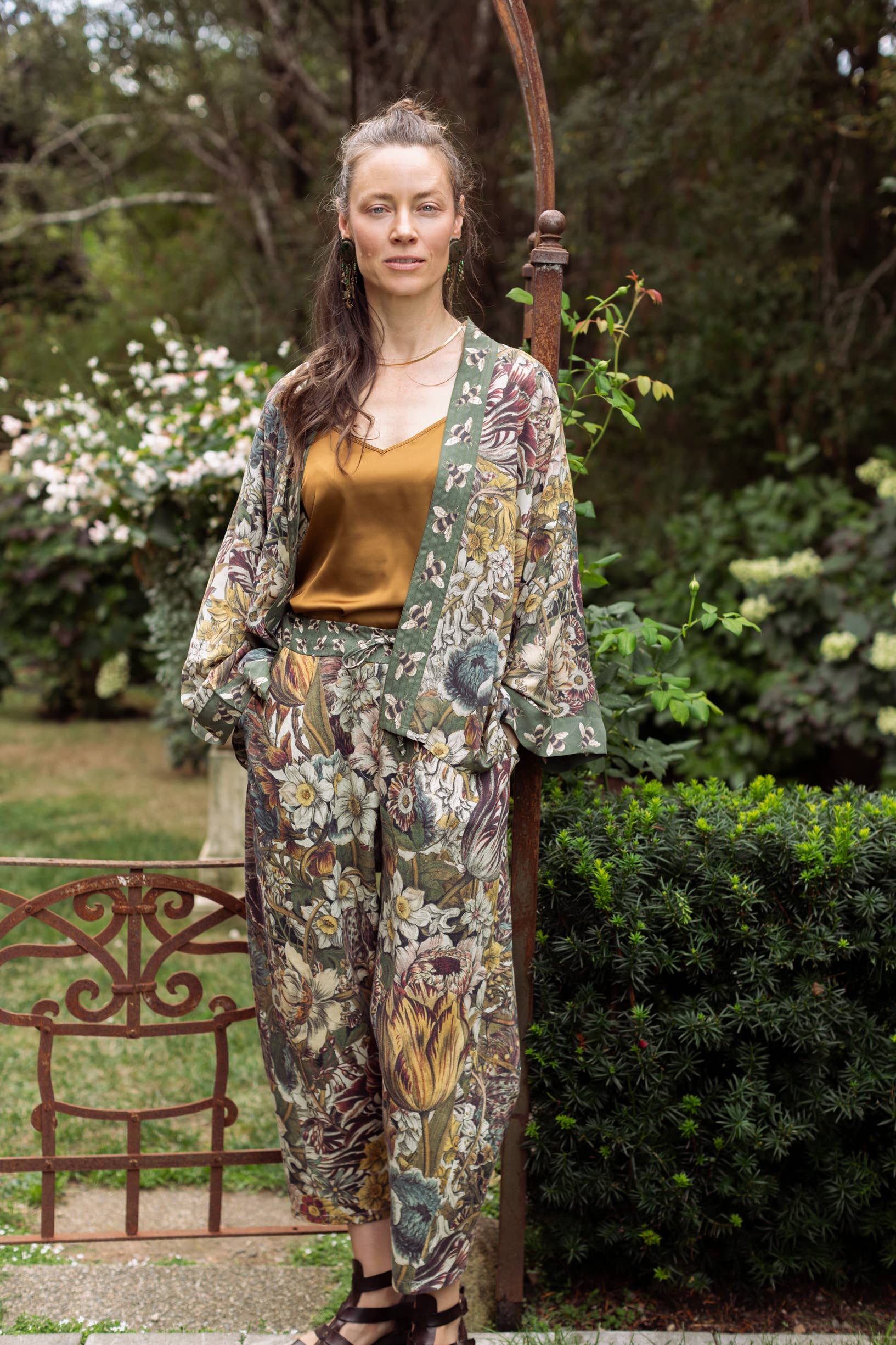 Love Grows Wild Boho Linen Bee Print Cropped Artist Pants - Out of the Blue
