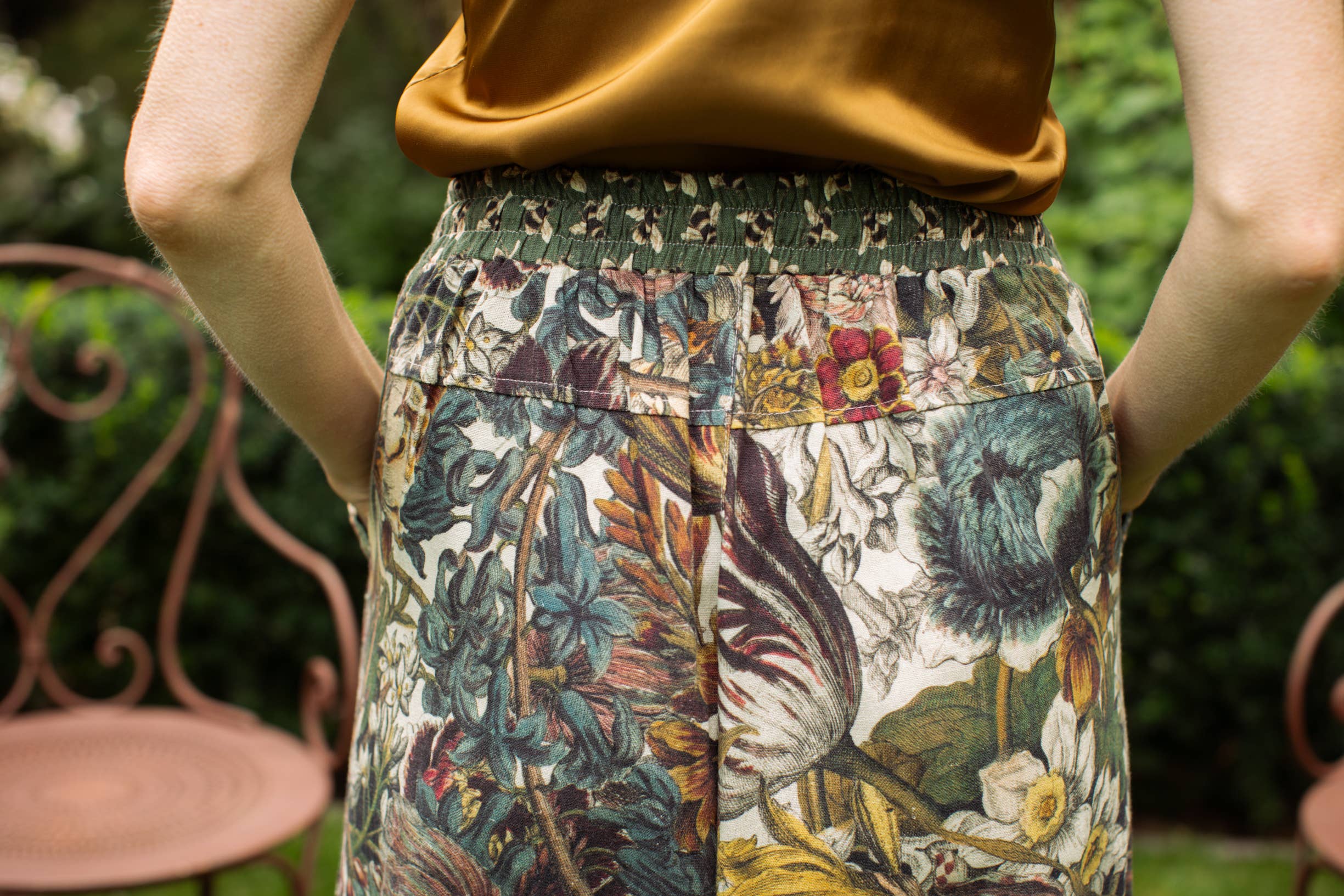 Love Grows Wild Boho Linen Bee Print Cropped Artist Pants - Out of the Blue