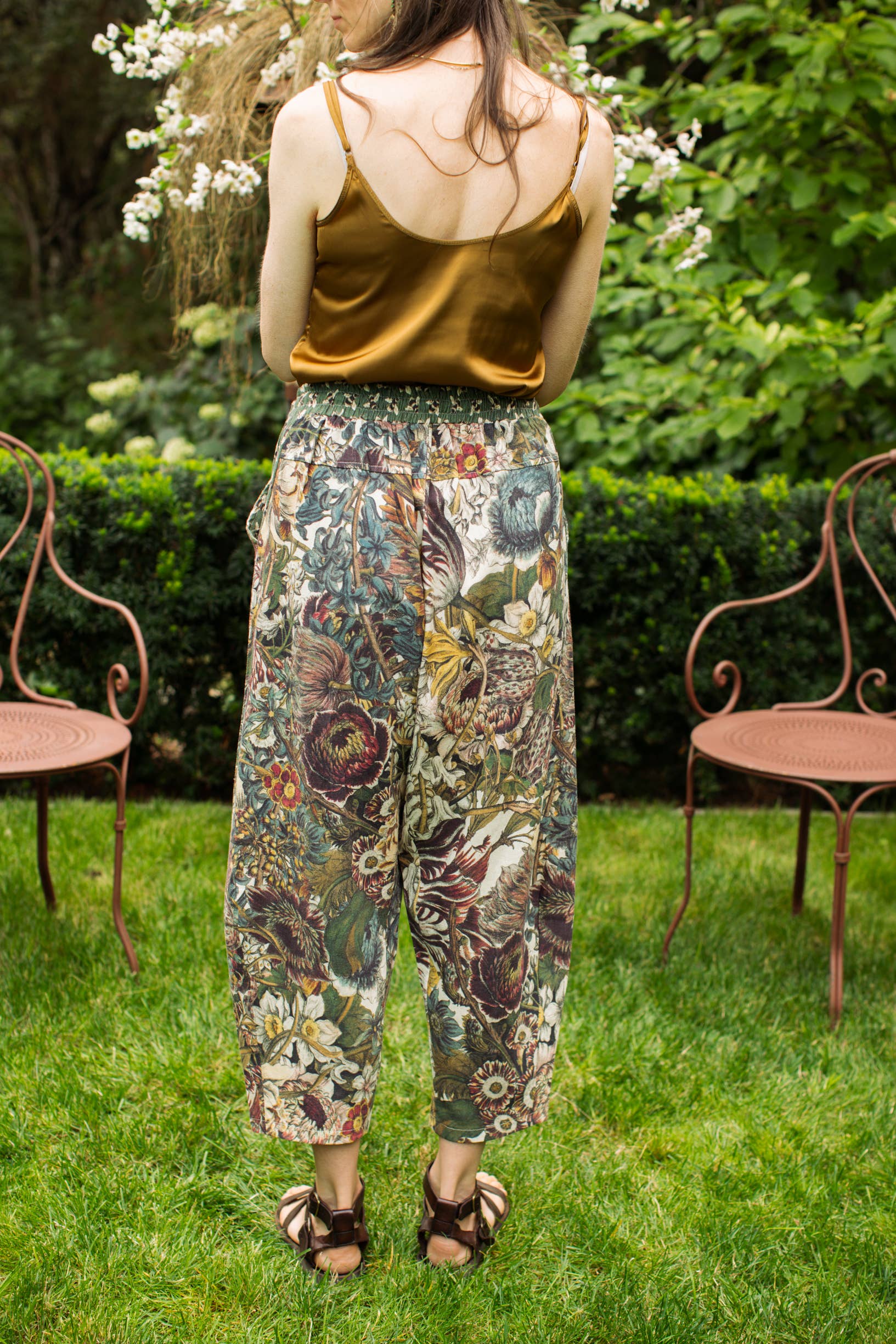 Love Grows Wild Boho Linen Bee Print Cropped Artist Pants - Out of the Blue