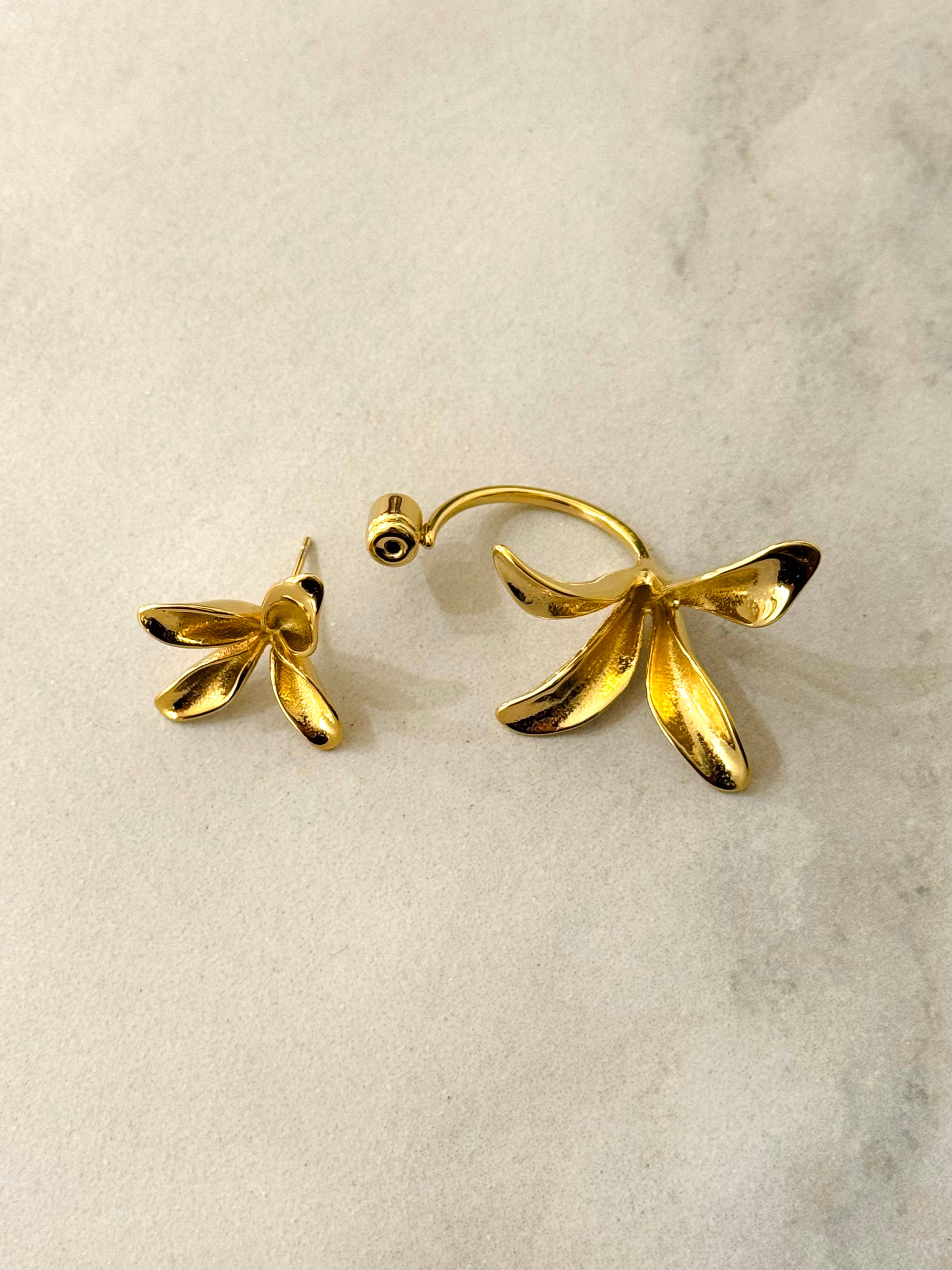 Lis Stainless Steel Floral Earrings - Out of the Blue