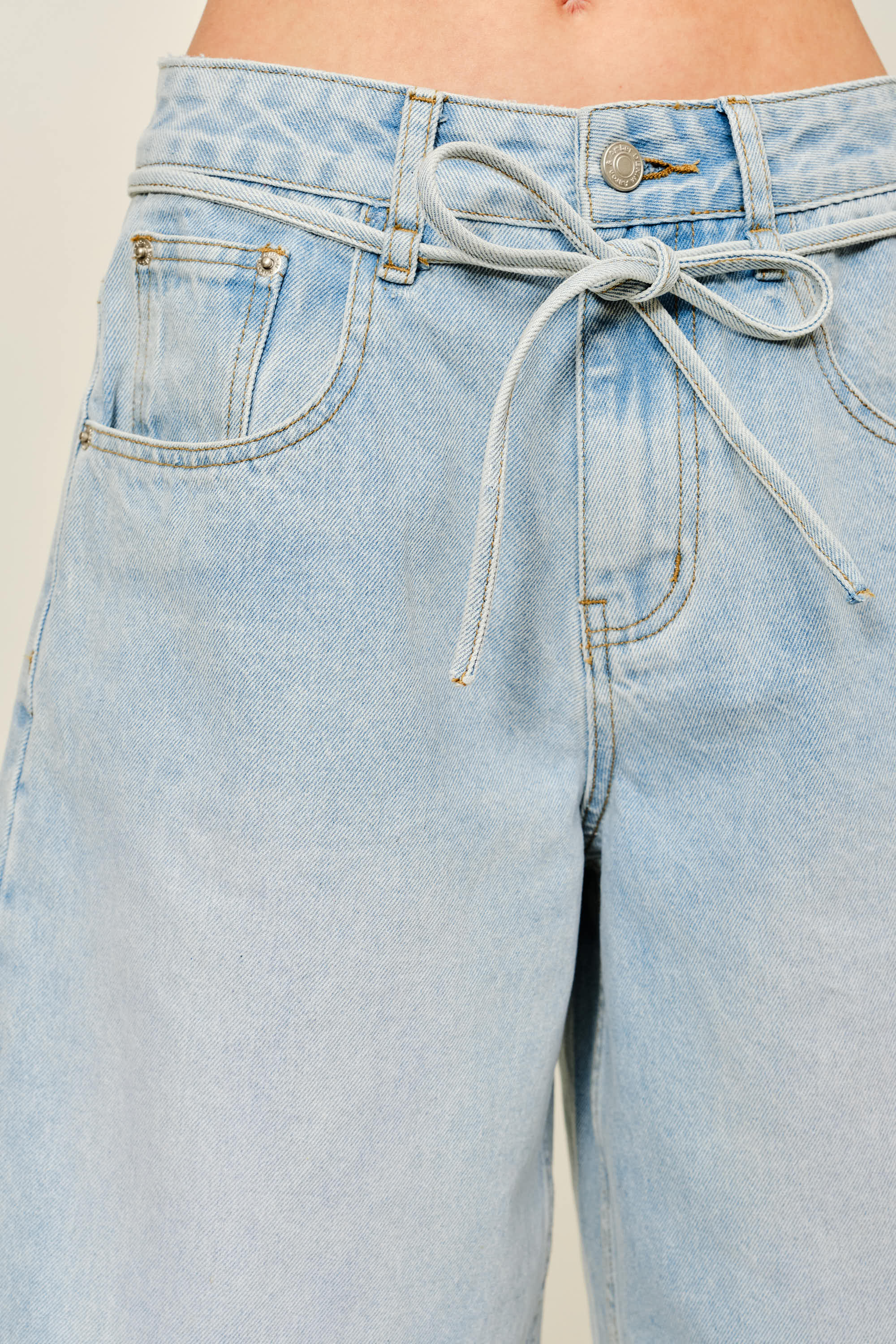 AJP5733 BELTED DETAIL BERMUDA DENIM SHORTS - Out of the Blue