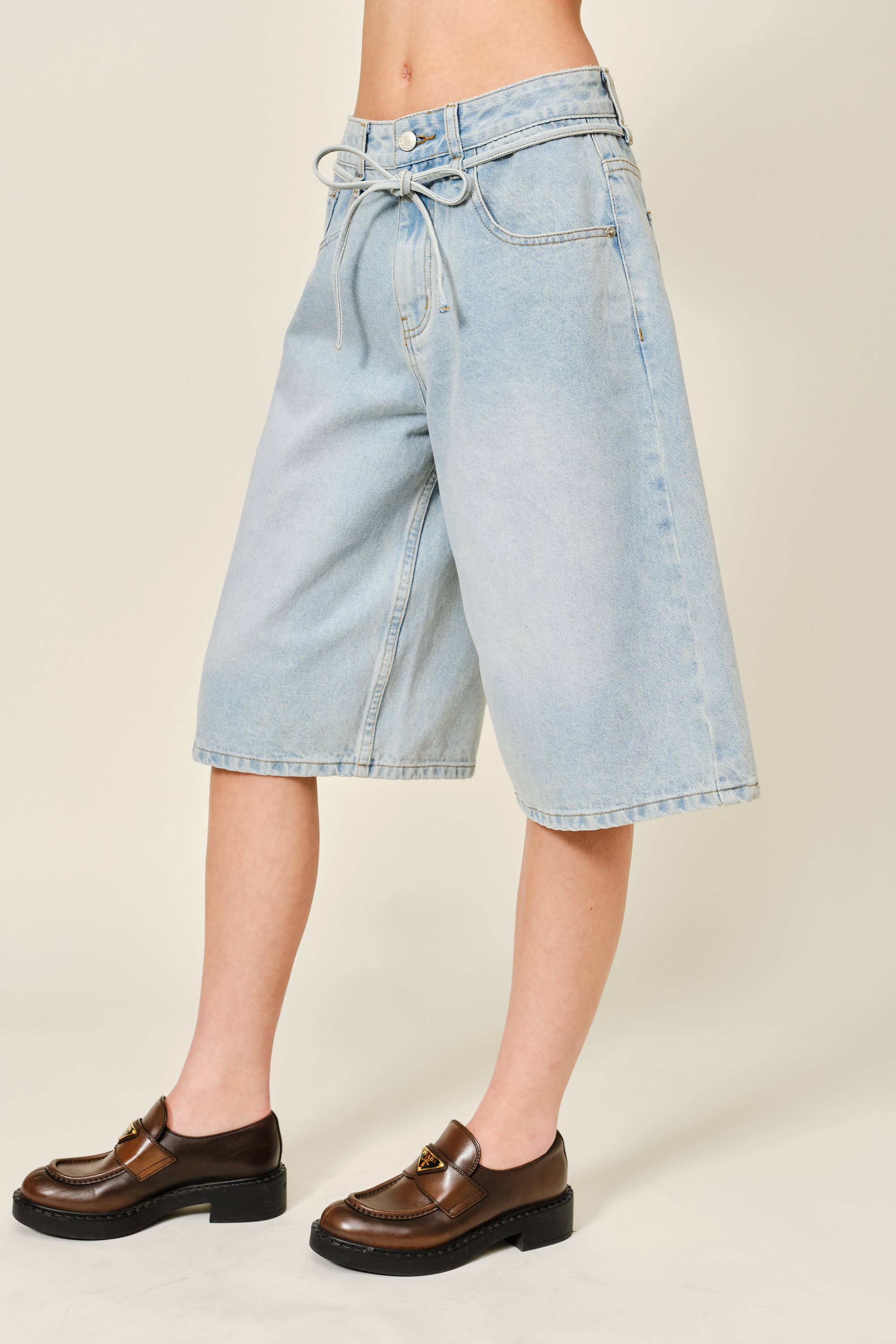 AJP5733 BELTED DETAIL BERMUDA DENIM SHORTS - Out of the Blue