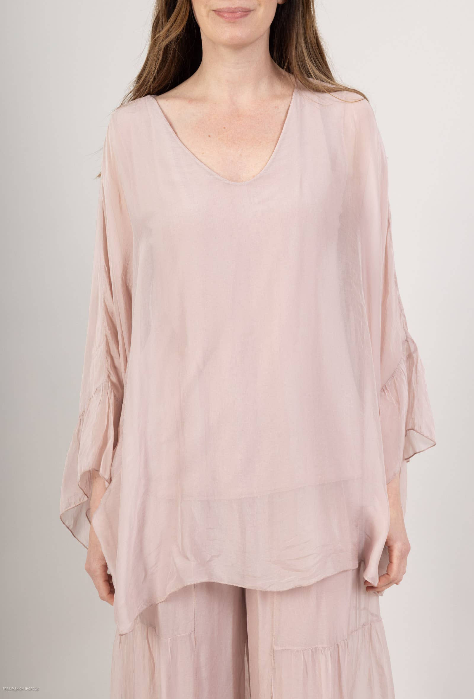 Loose fluid blouse with long sleeves and V-neck 15806 - Out of the Blue