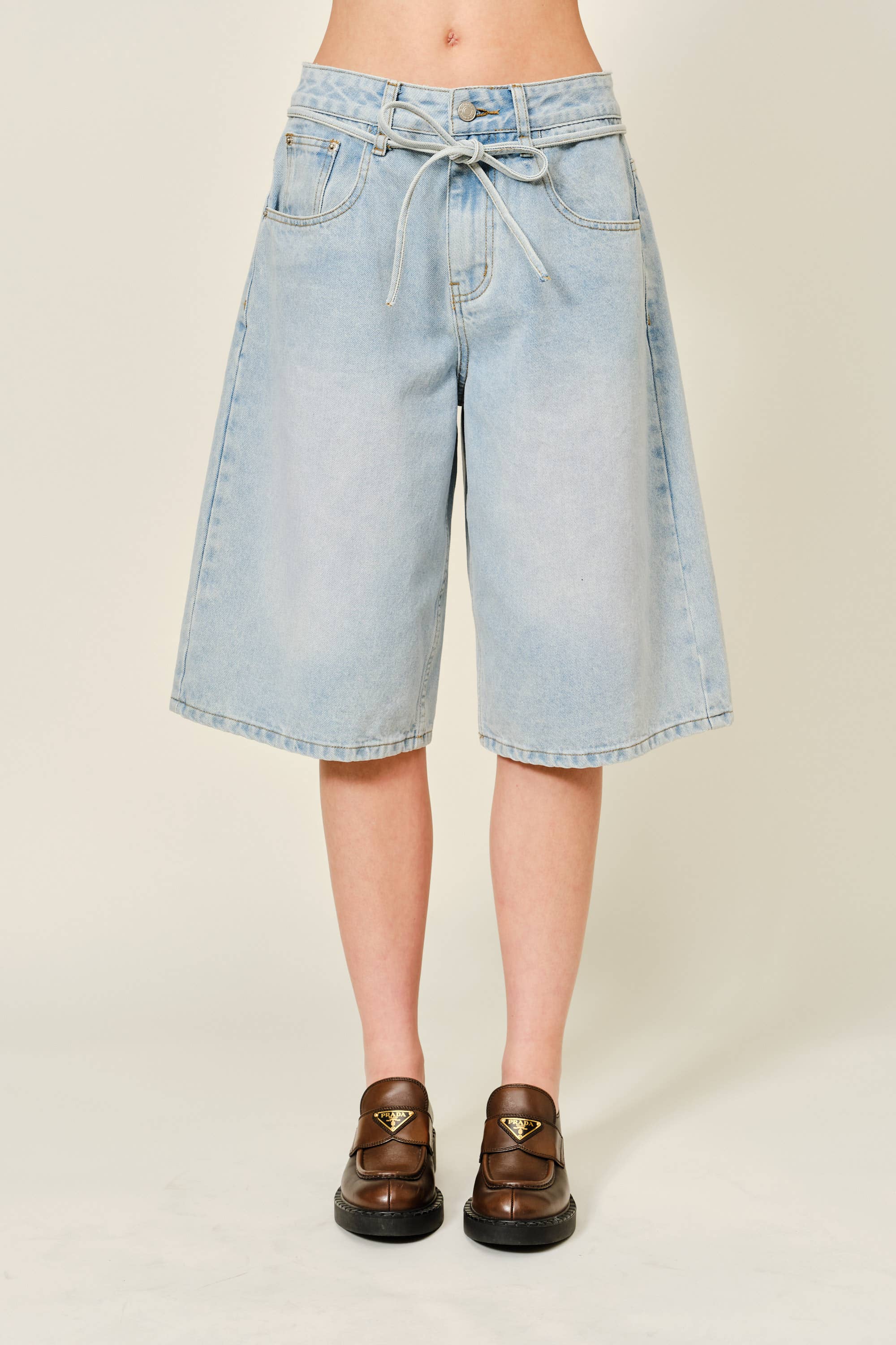 AJP5733 BELTED DETAIL BERMUDA DENIM SHORTS - Out of the Blue