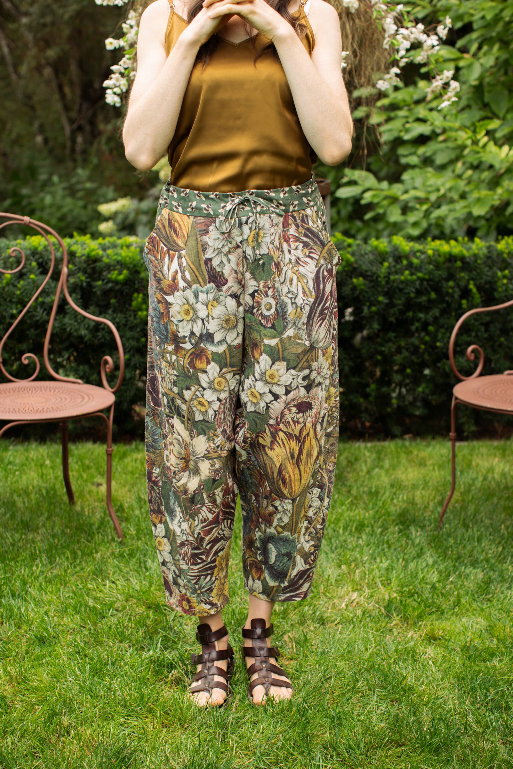 Love Grows Wild Boho Linen Bee Print Cropped Artist Pants - Out of the Blue