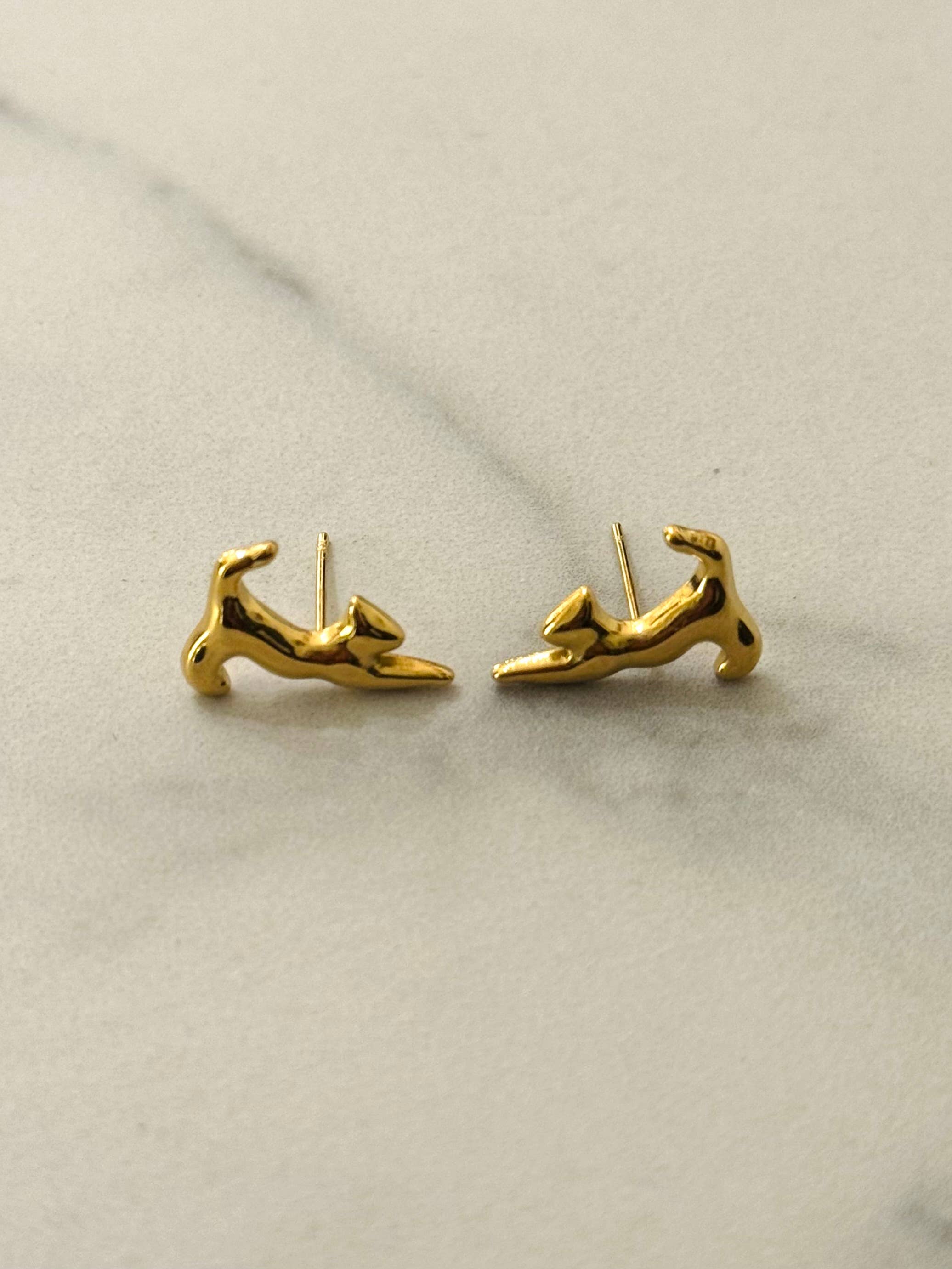 Stretching Cat Stud Earrings 