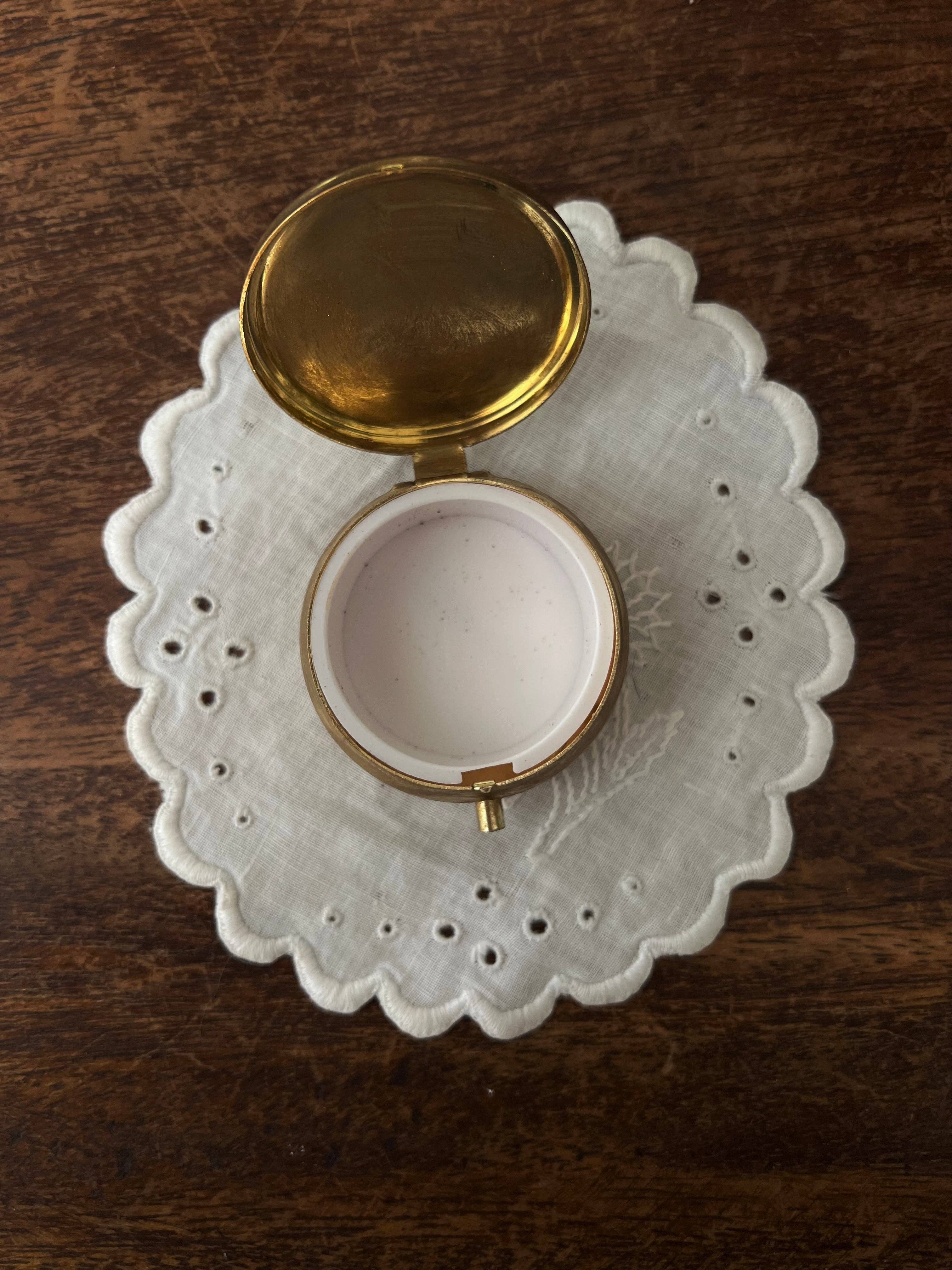 Romantic Swan pill box - Out of the Blue