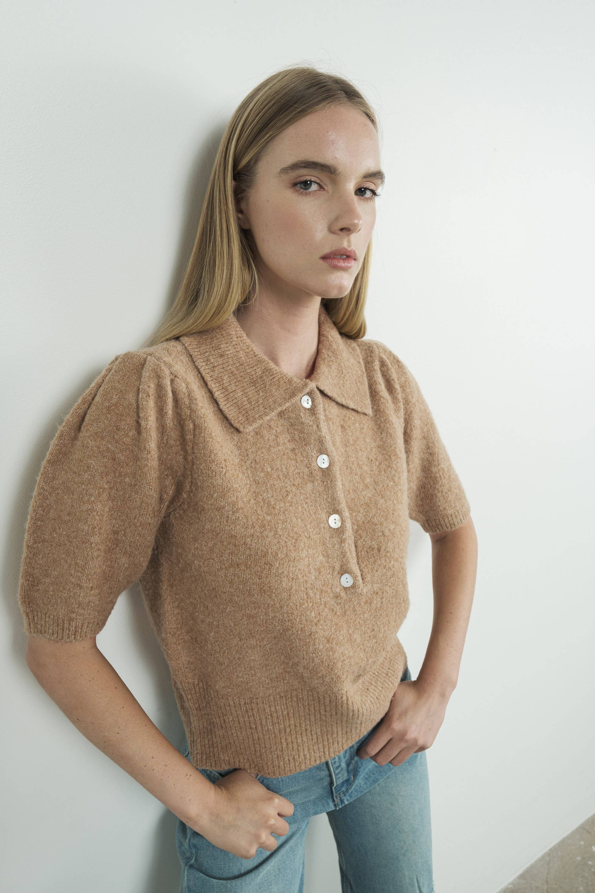 SHORT SLEEVE SWEATER WITH COLLAR