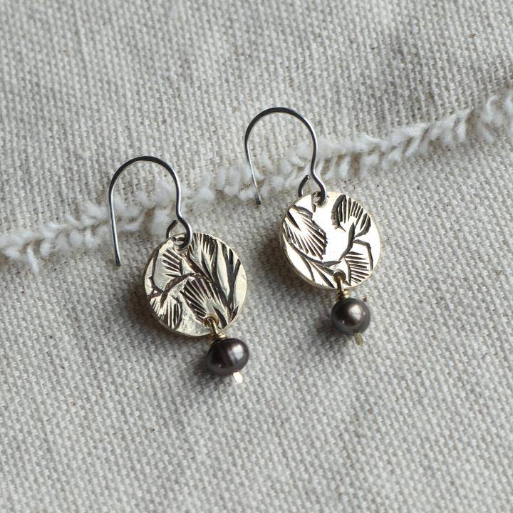 COIN PEARL EARRING - Out of the Blue