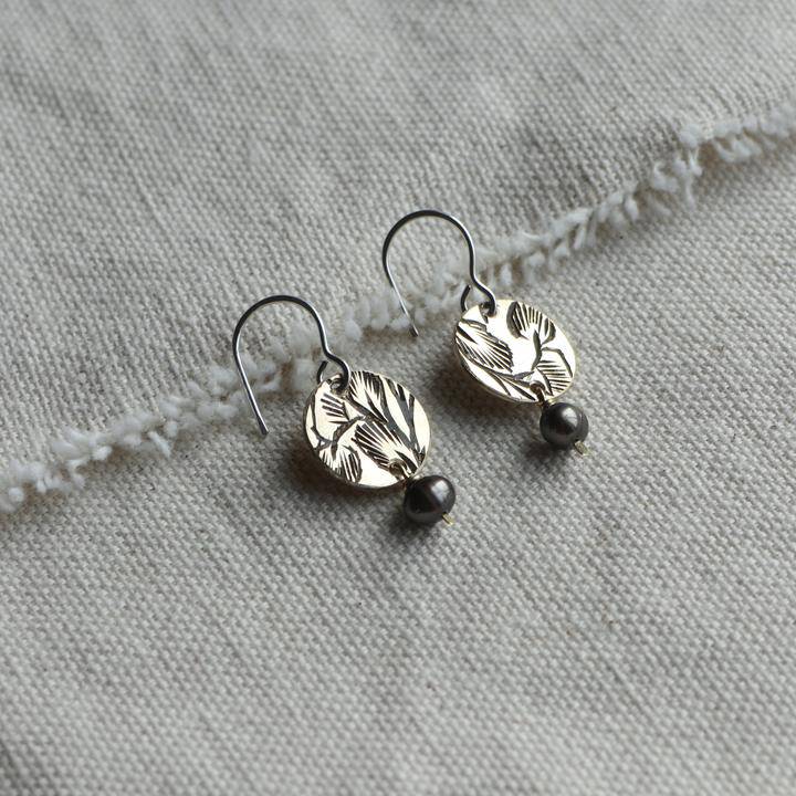 COIN PEARL EARRING - Out of the Blue