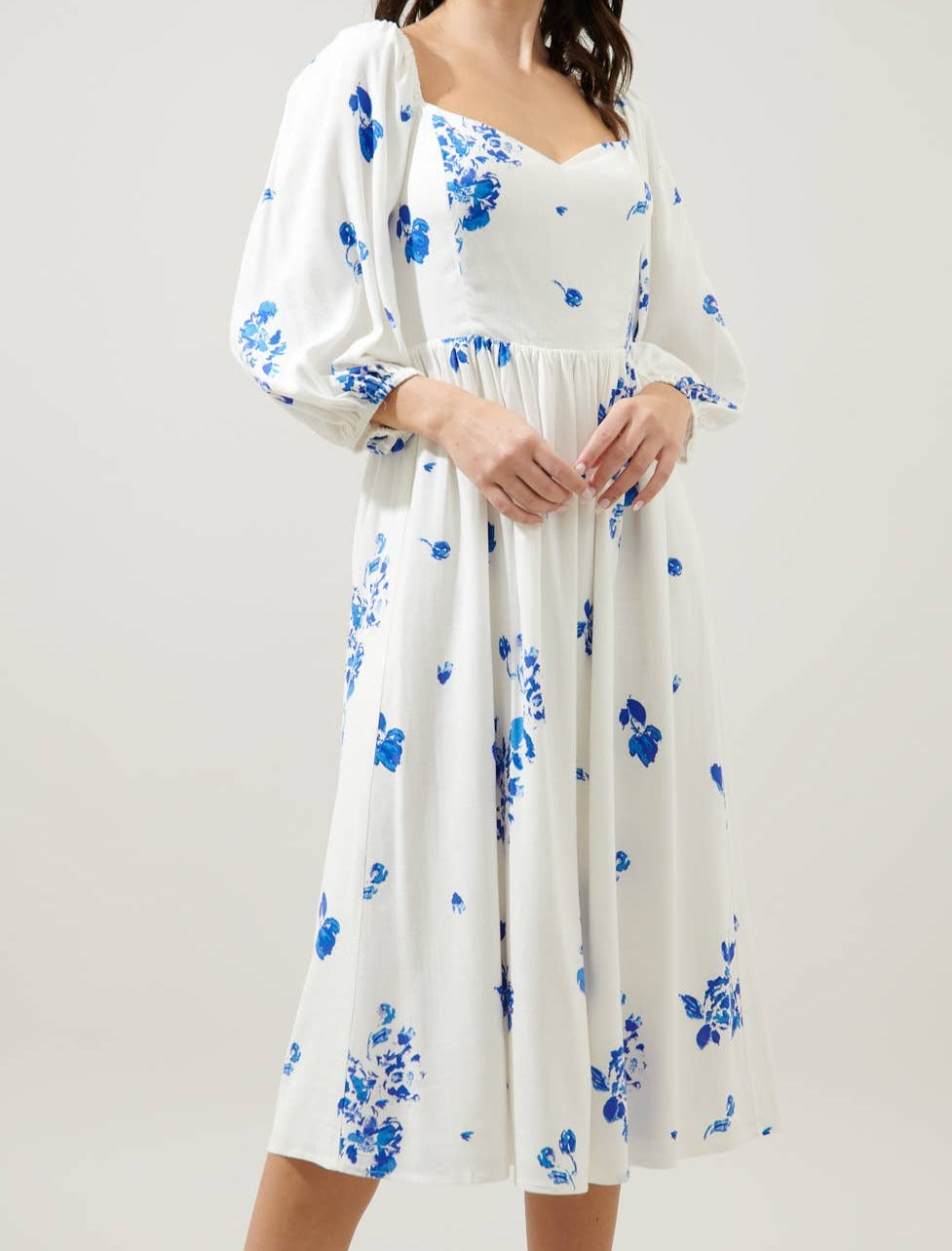 Mildred Floral Granger Puff Sleeve Midi Dress: WHT-BLUE / L - Out of the Blue