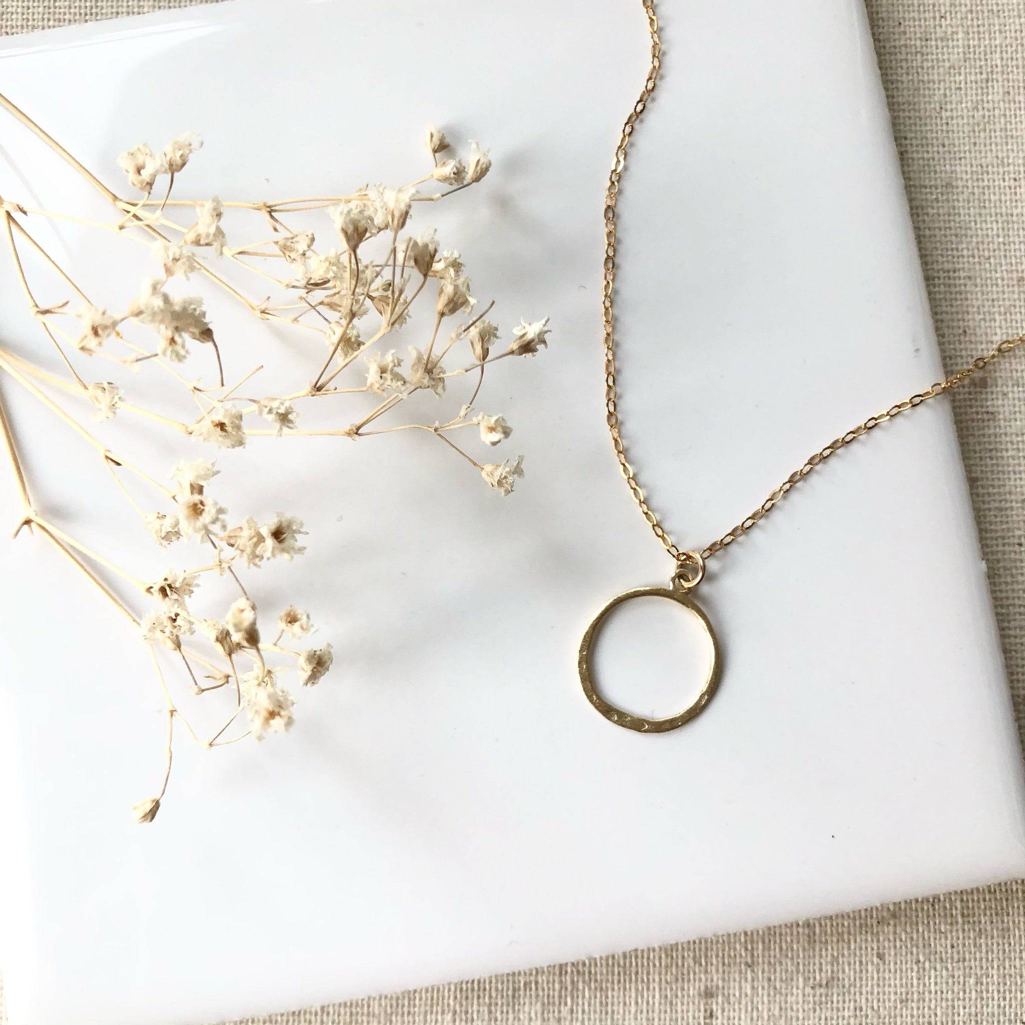 HAMMERED CIRCLE NECKLACE - Out of the Blue