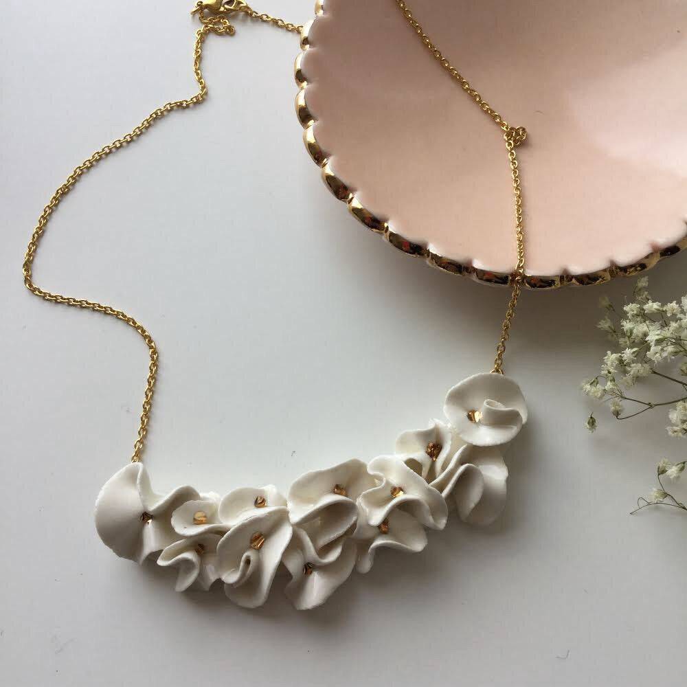 PORCELAIN FLOWER NECKLACE - Out of the Blue