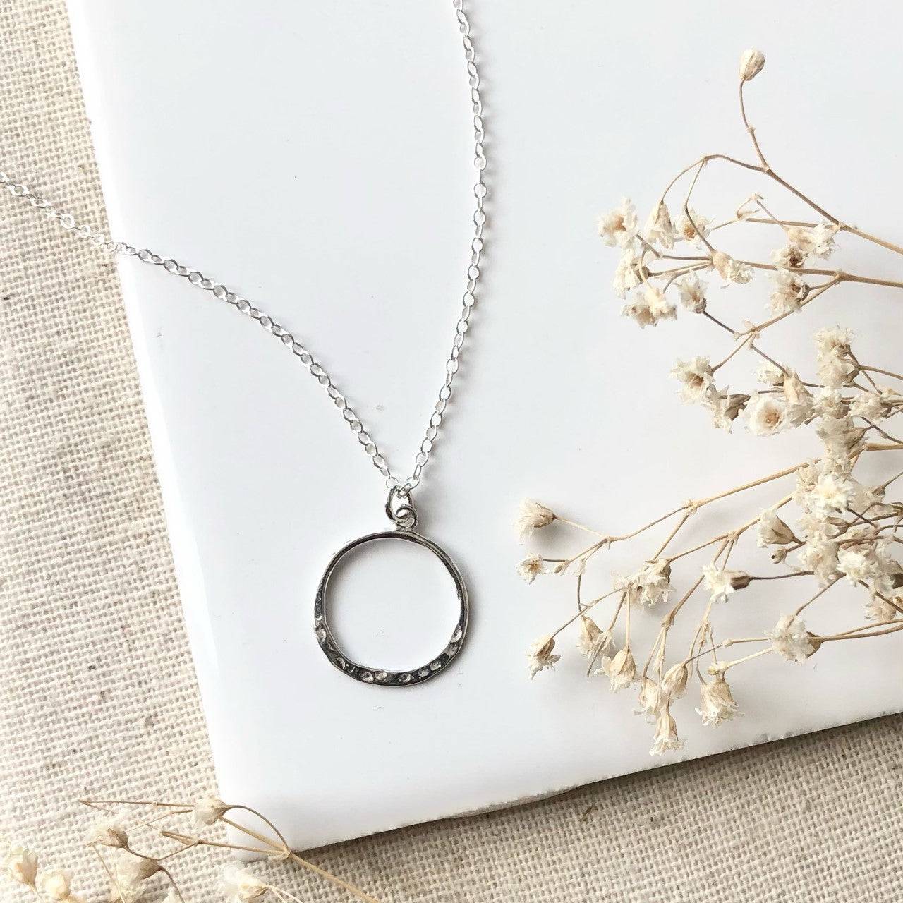 HAMMERED CIRCLE NECKLACE - Out of the Blue